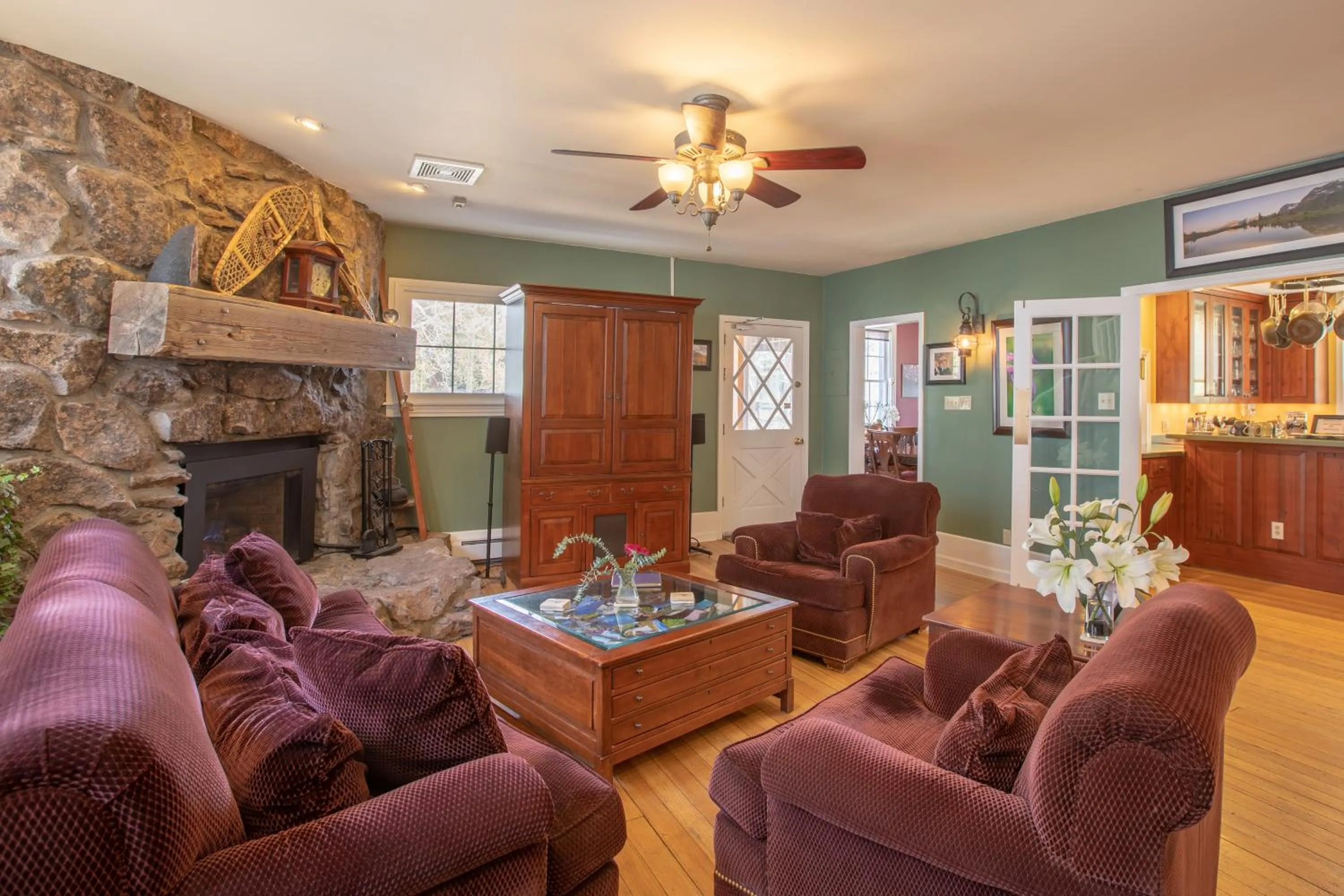 Seating area in Purple Mountain Bed & Breakfast & Spa