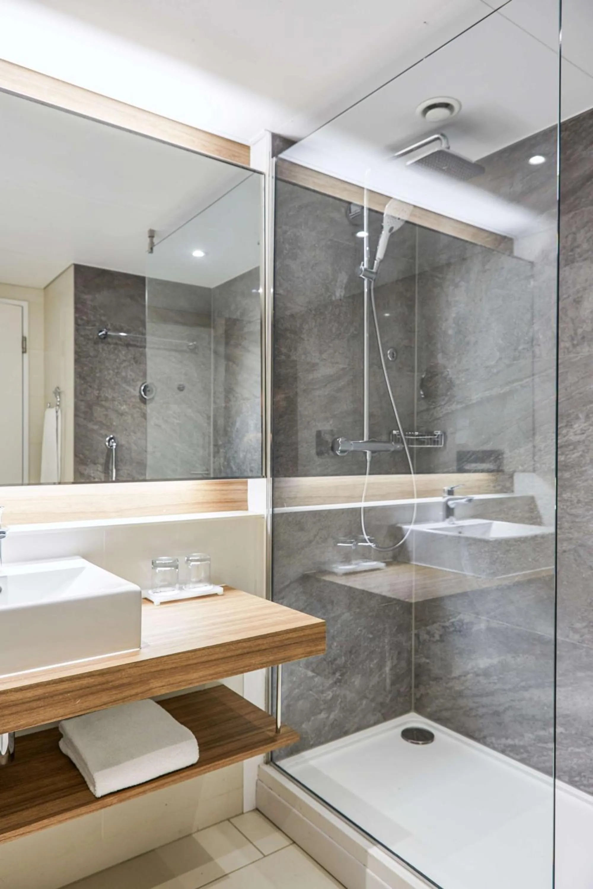 Bathroom in Radisson Blu Hotel Frankfurt