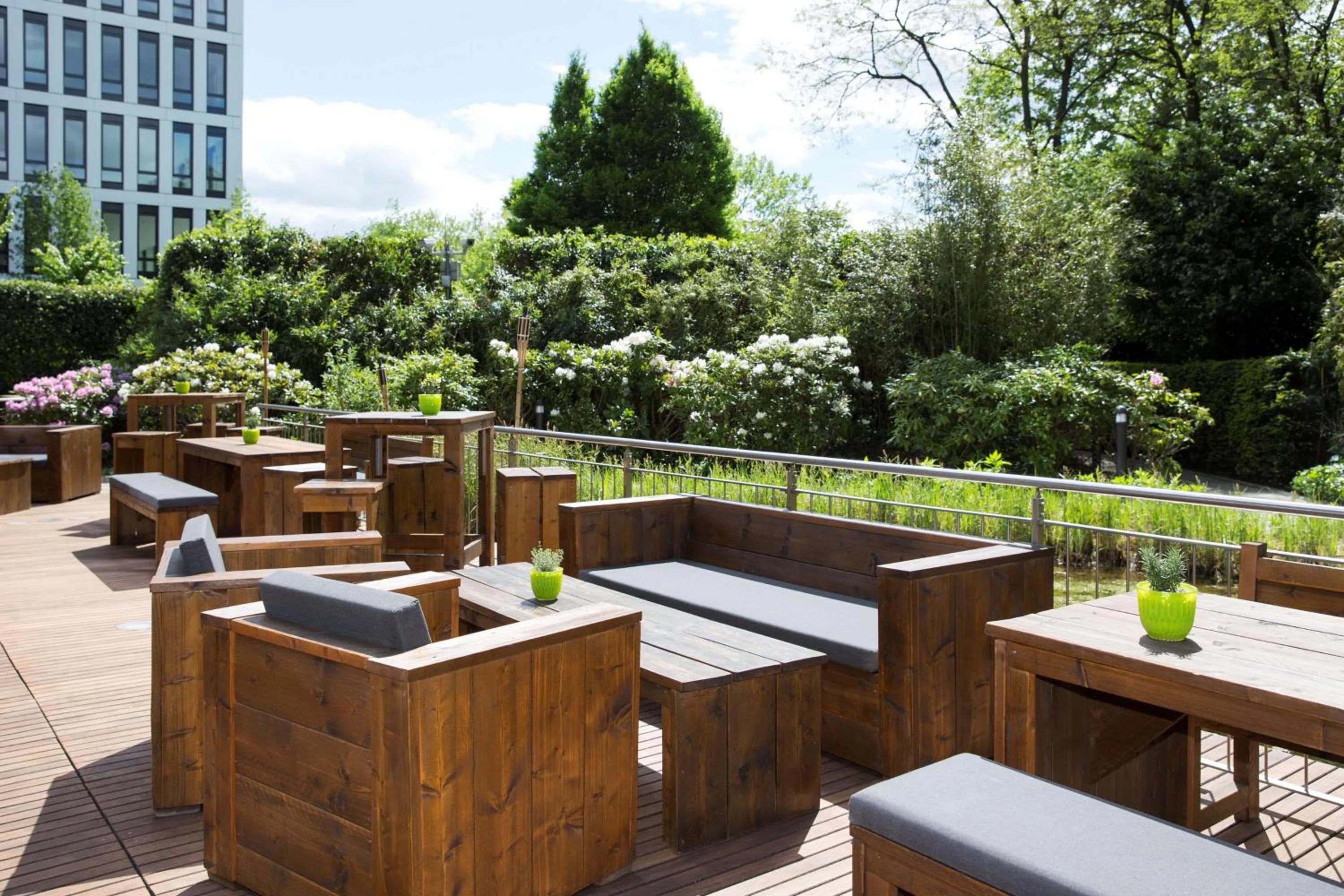 Lounge or bar in Radisson Blu Hotel Frankfurt