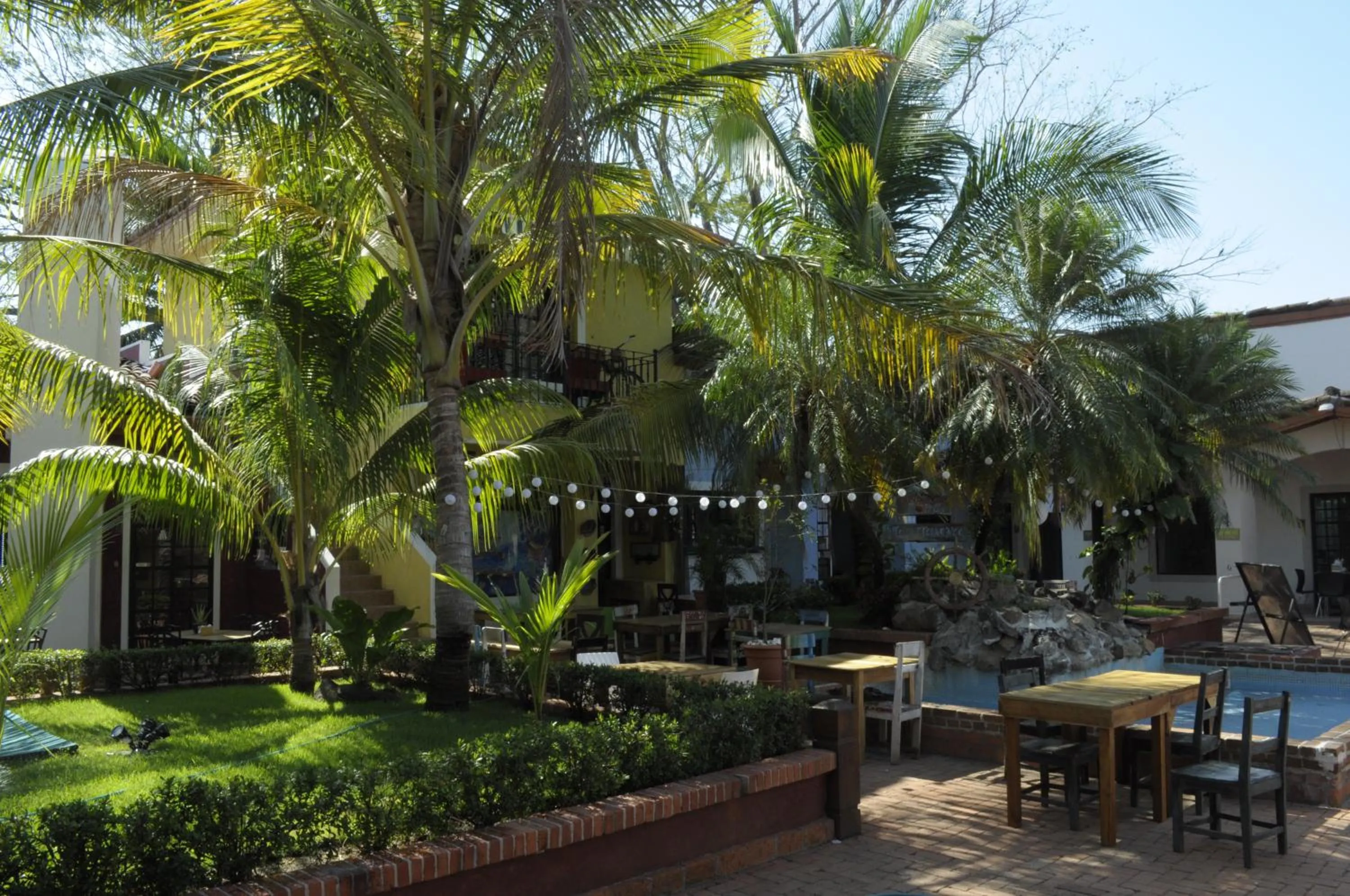 Food and drinks in Tropical Gardens Suites and Apartments