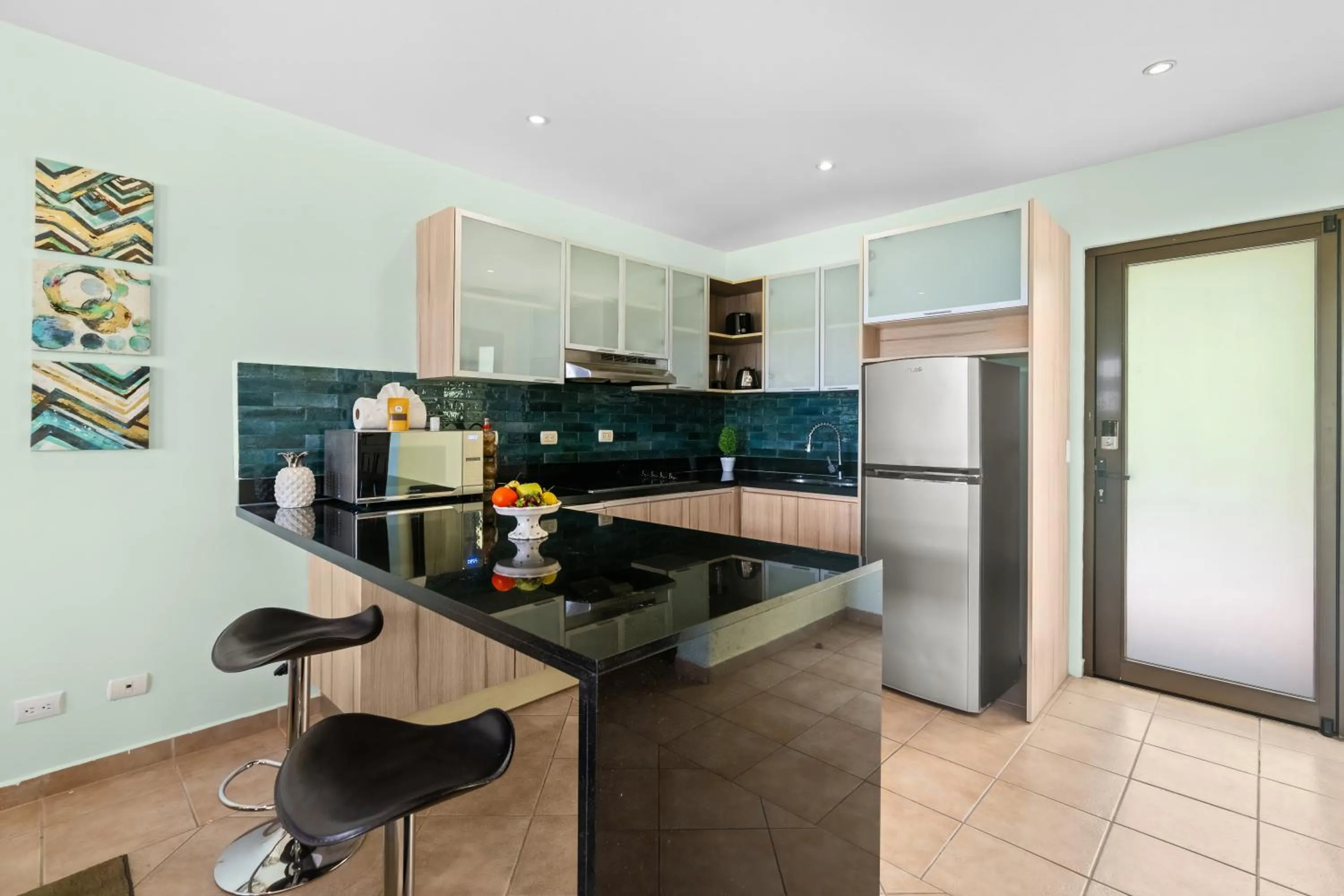 Kitchen or kitchenette in Tropical Gardens Suites and Apartments