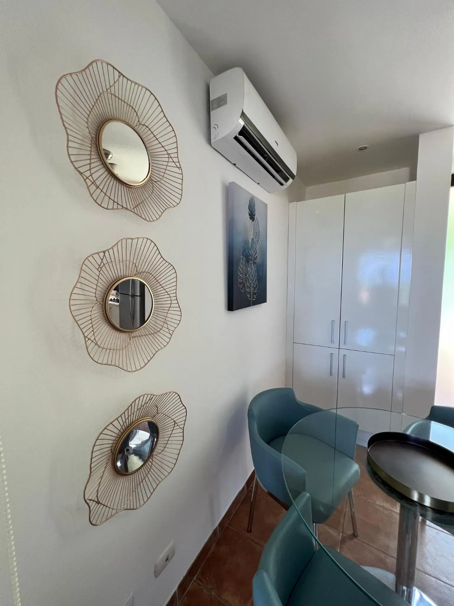 Kitchen or kitchenette in Tropical Gardens Suites and Apartments