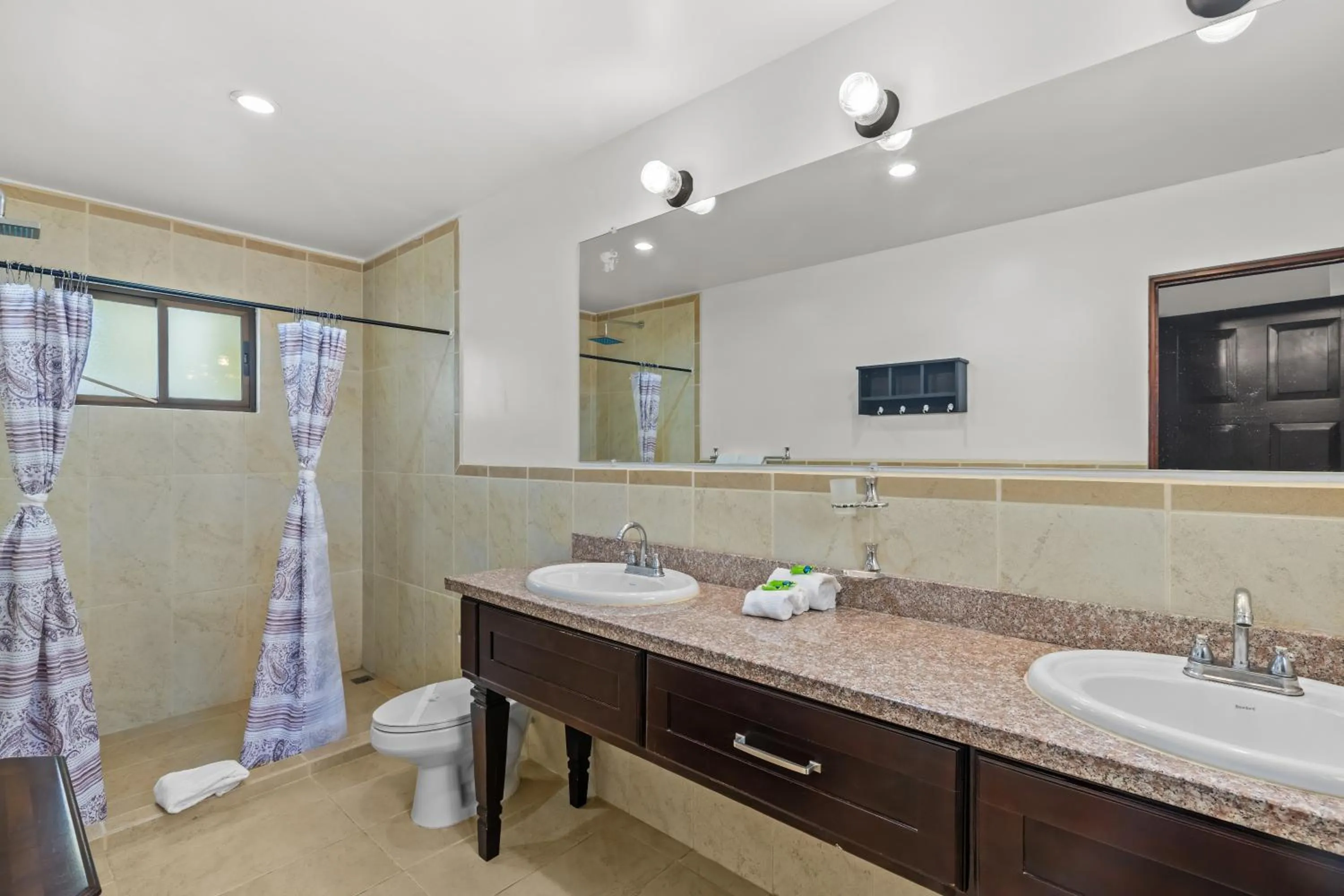 Bathroom in Tropical Gardens Suites and Apartments