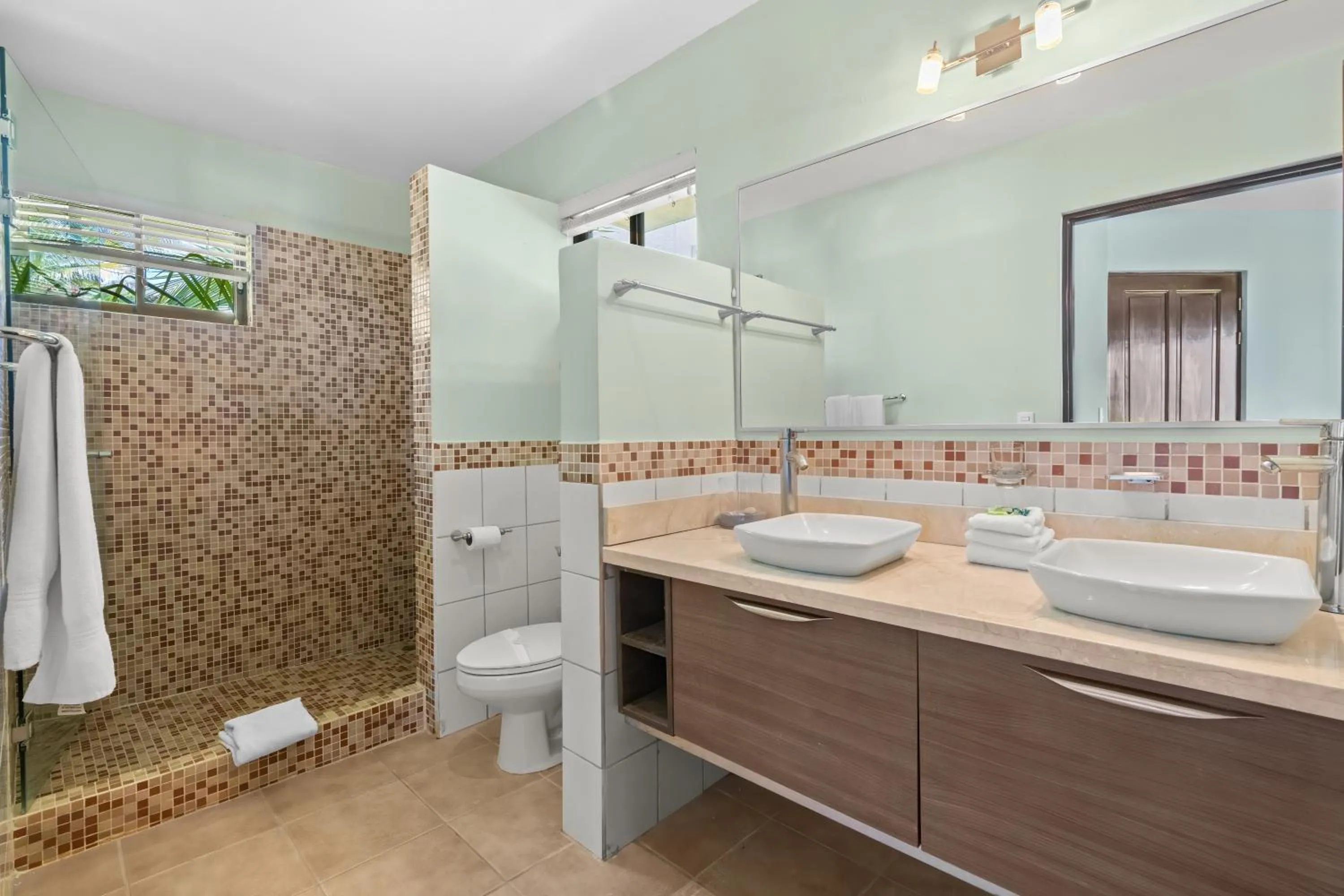 Bathroom in Tropical Gardens Suites and Apartments