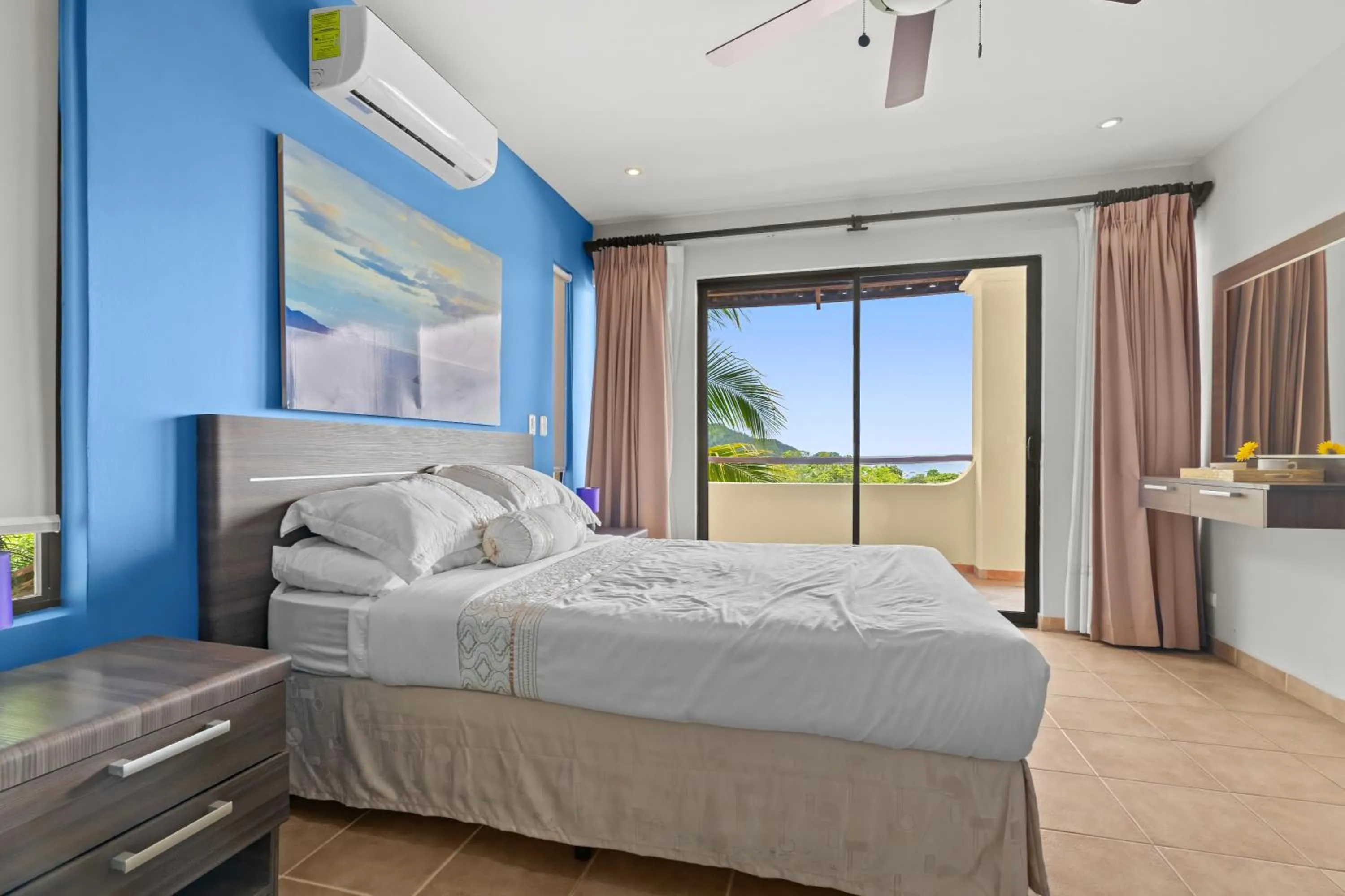 Bed in Tropical Gardens Suites and Apartments