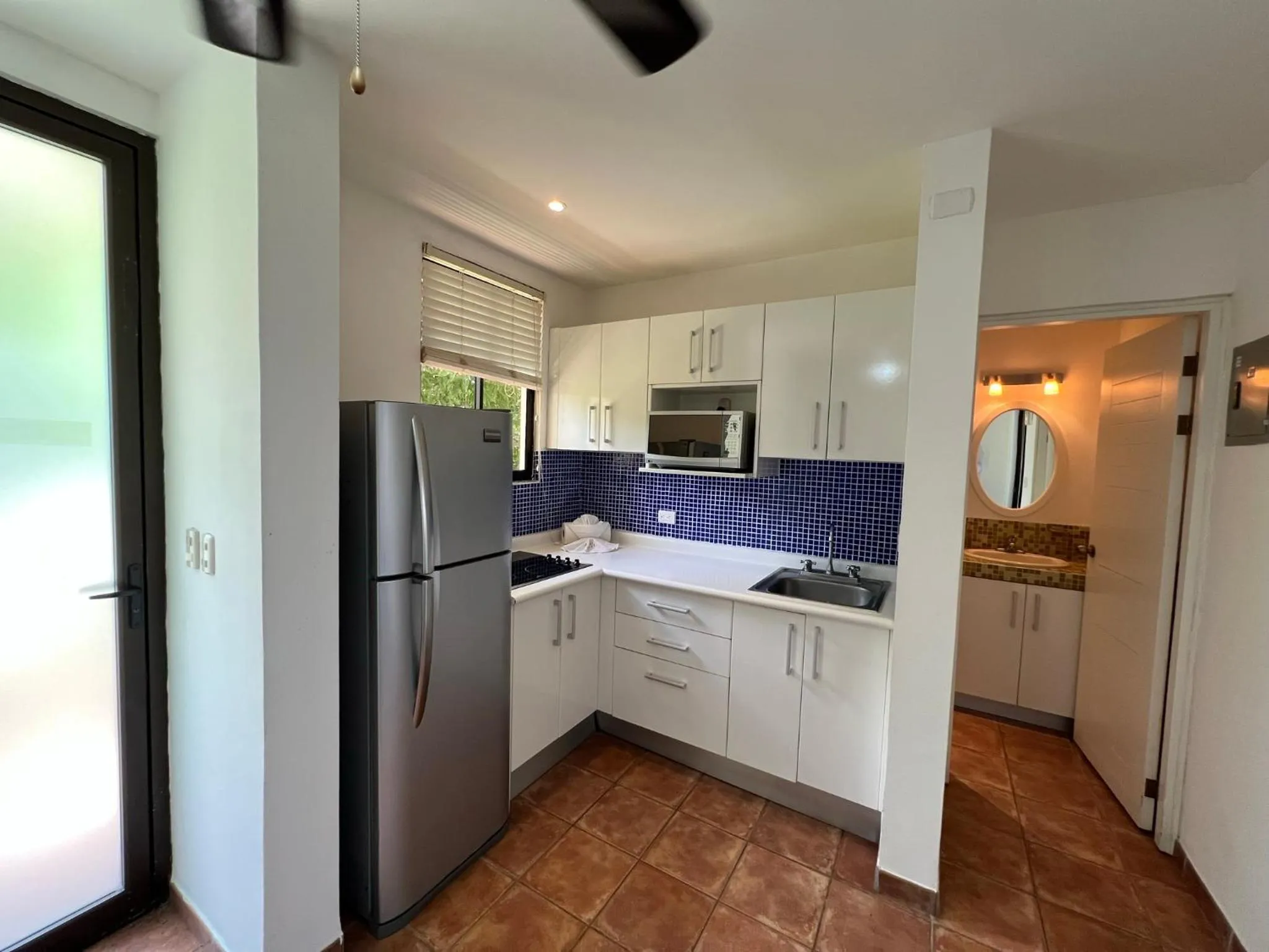 Kitchen or kitchenette in Tropical Gardens Suites and Apartments