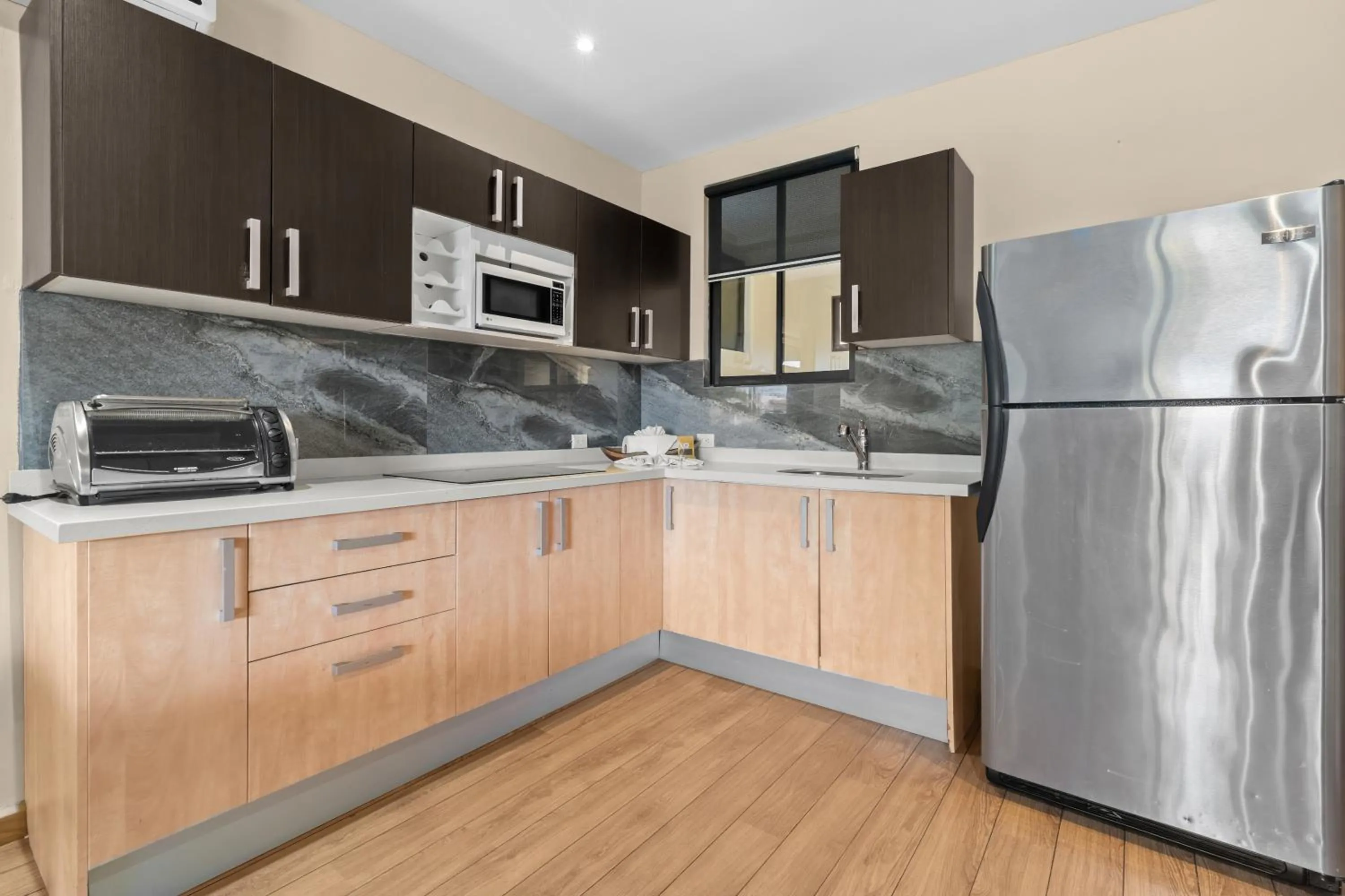 Kitchen or kitchenette in Tropical Gardens Suites and Apartments