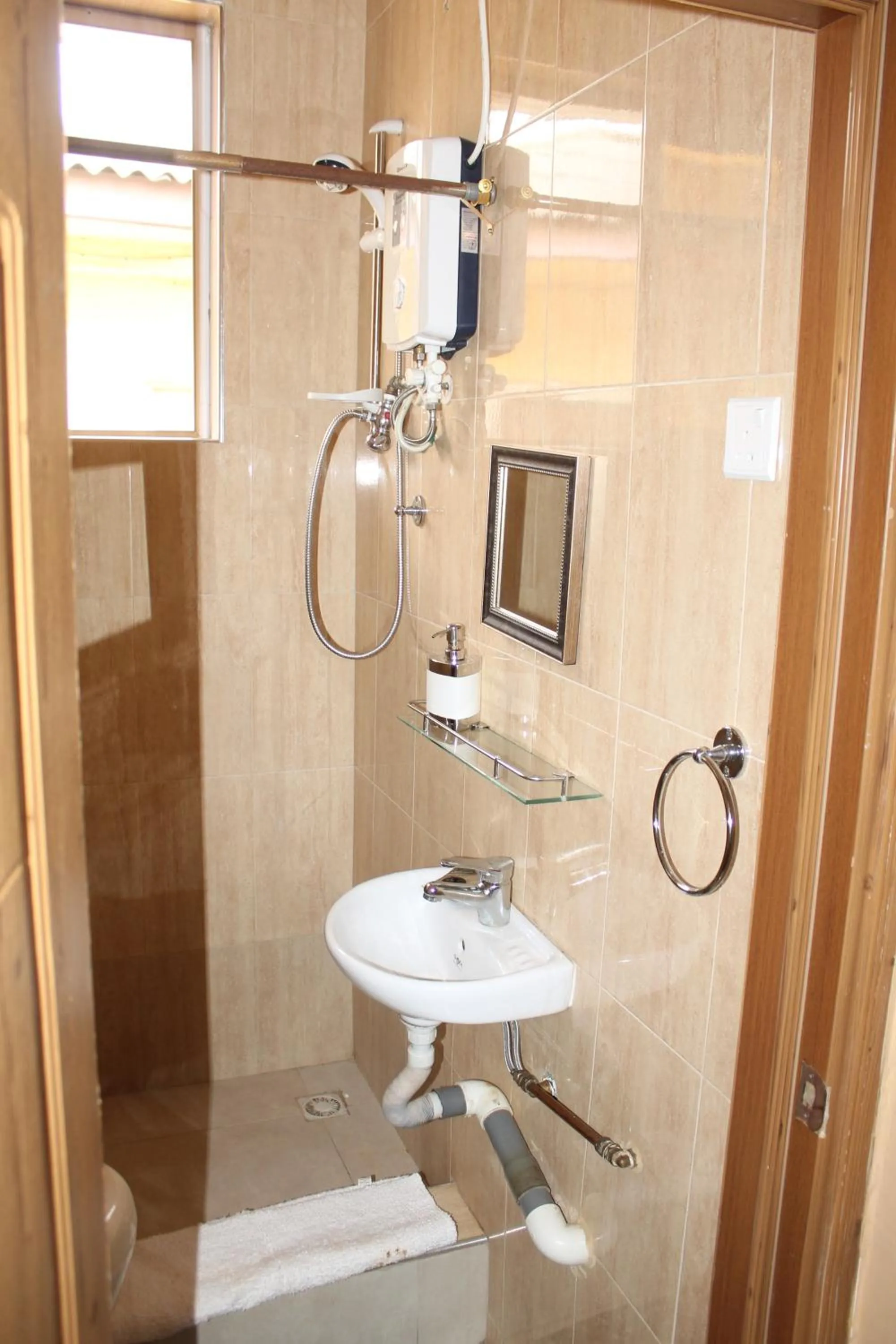 Bathroom in Jesiwa B's Little Palace