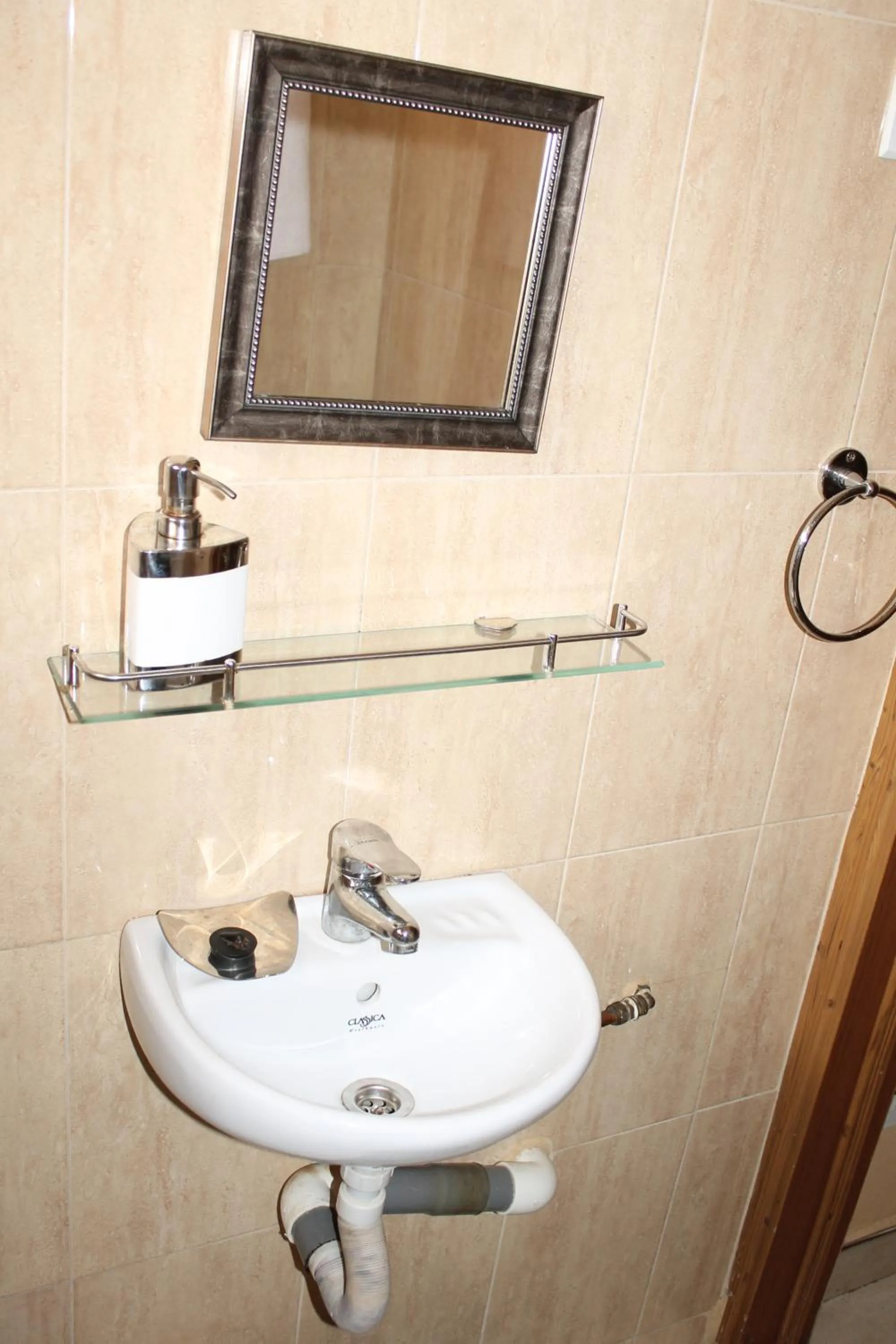 Bathroom in Jesiwa B's Little Palace