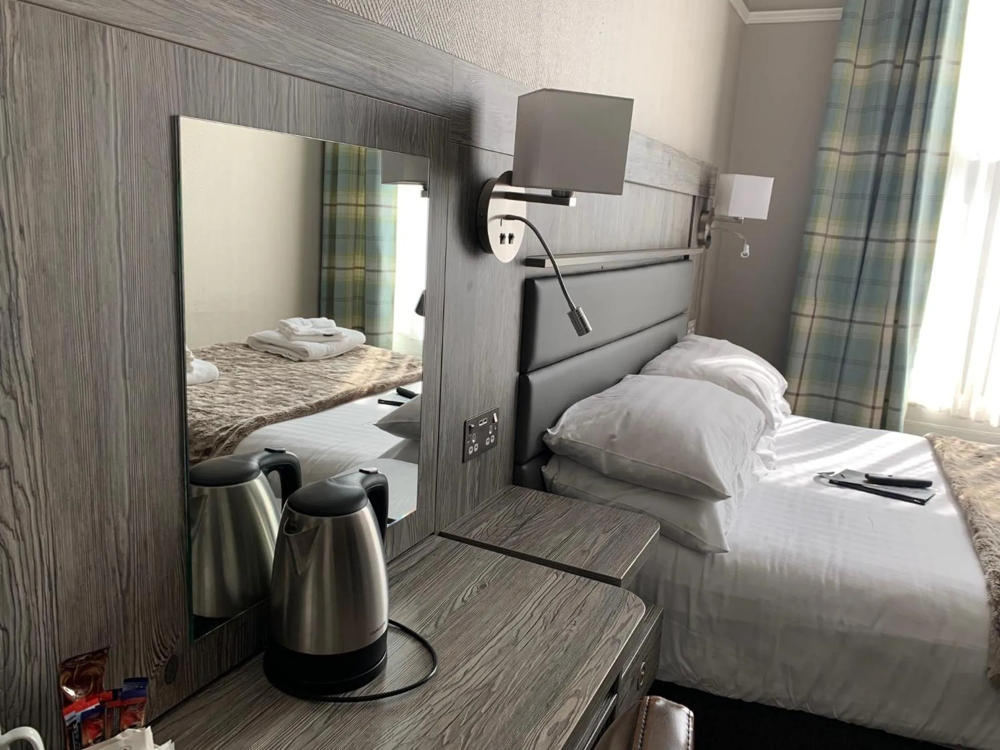 Bedroom, Bed in Hedley House Hotel & Apartments