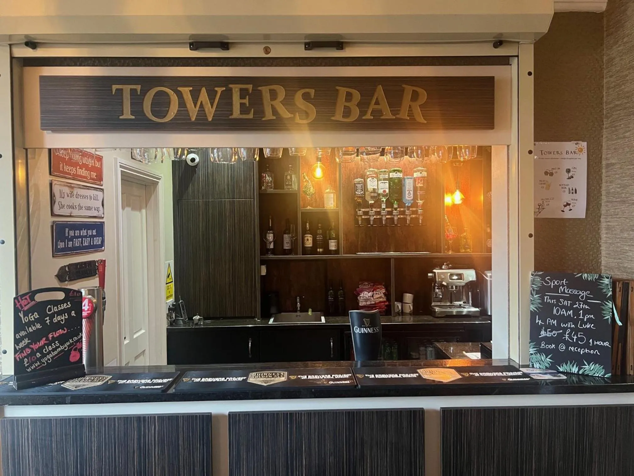 Lounge or bar in Hedley House Hotel & Apartments