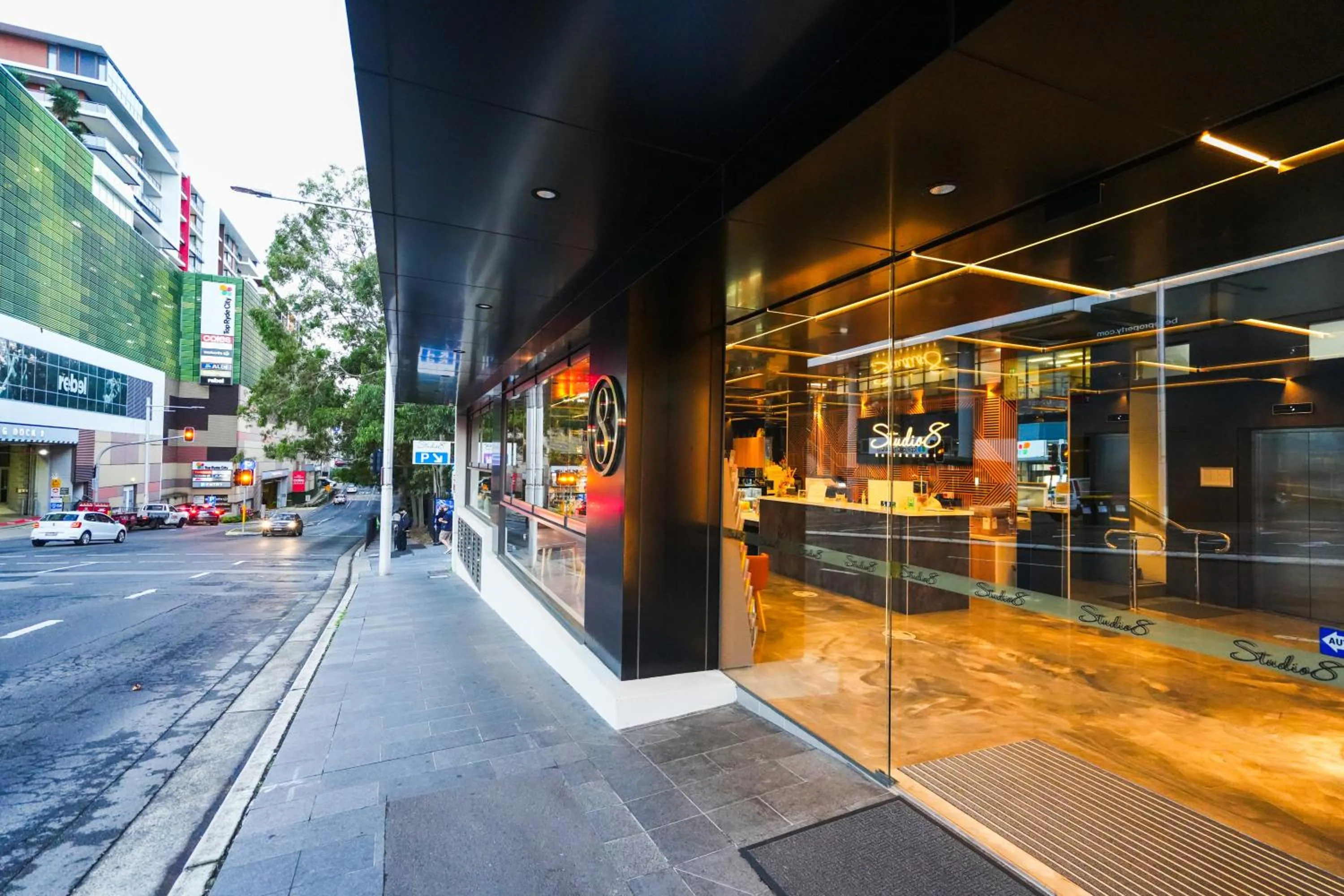 Property building in Studio 8 Residences - Adults Only