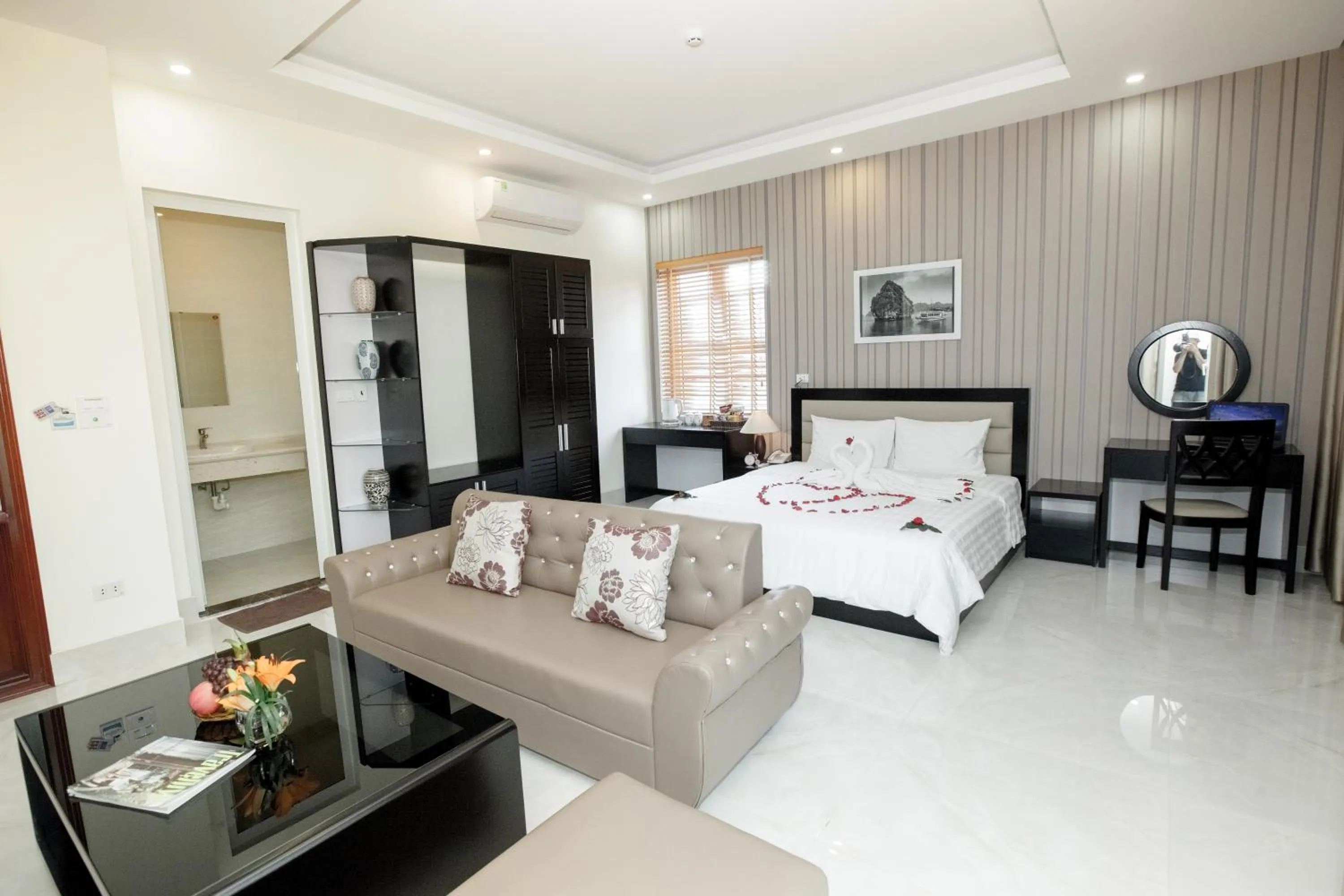 Bedroom, Bed in HalongSeoul Hotel