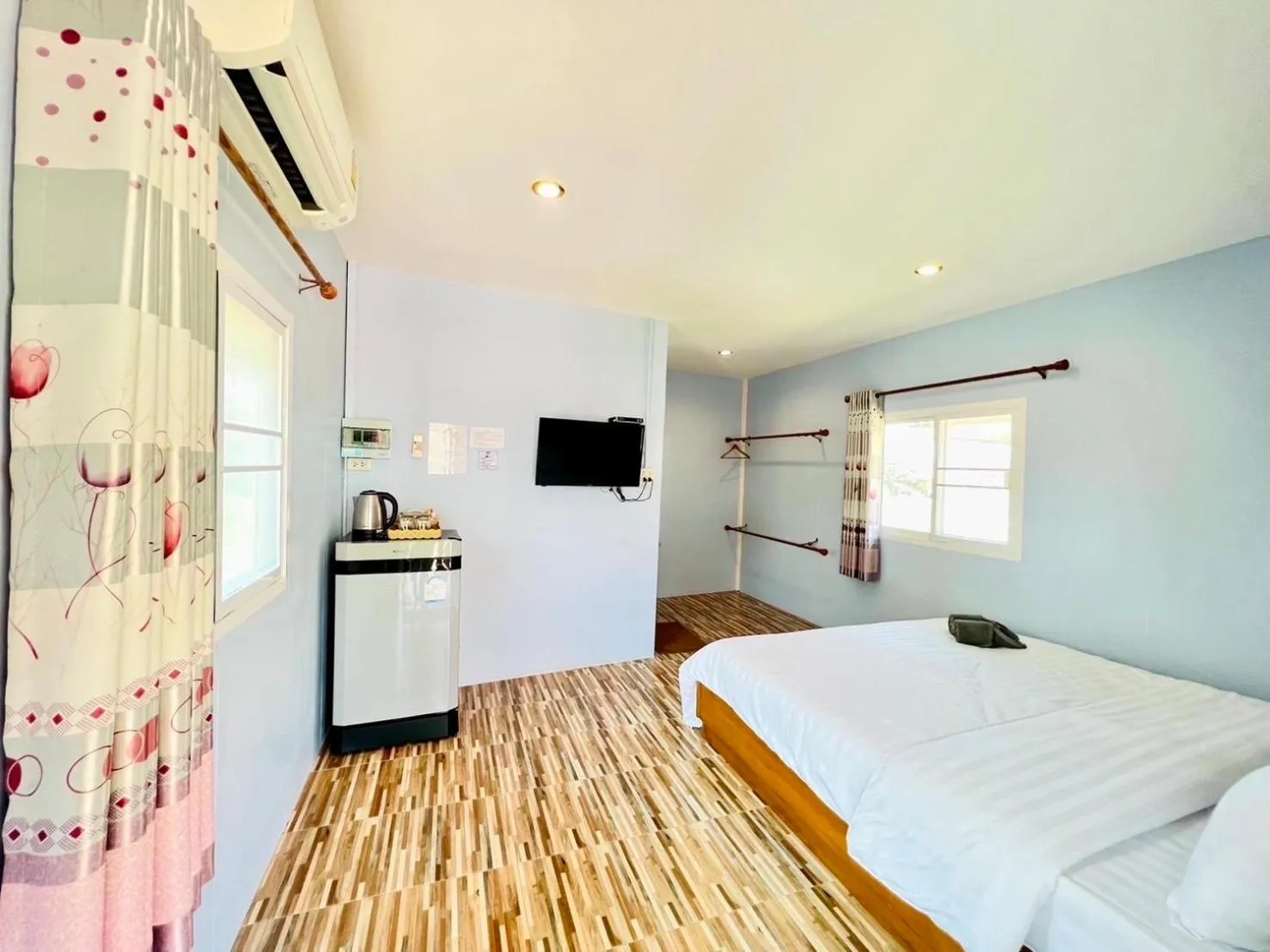 Bed in Sai Klong Song Lae Resort Pakpra Phatthalung