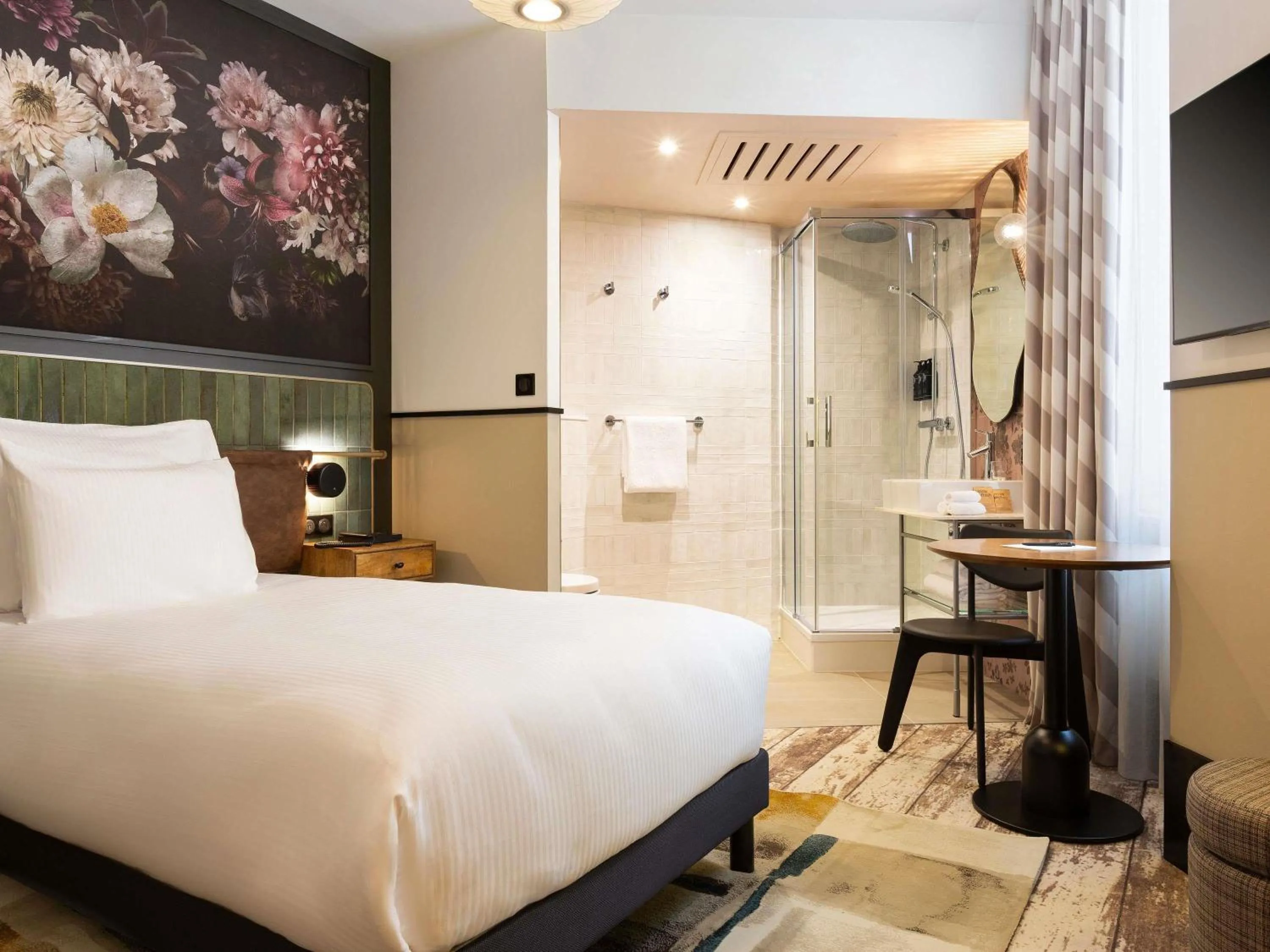 Bedroom, Bed in Hotel Les Capitouls Toulouse Centre - Handwritten Collection