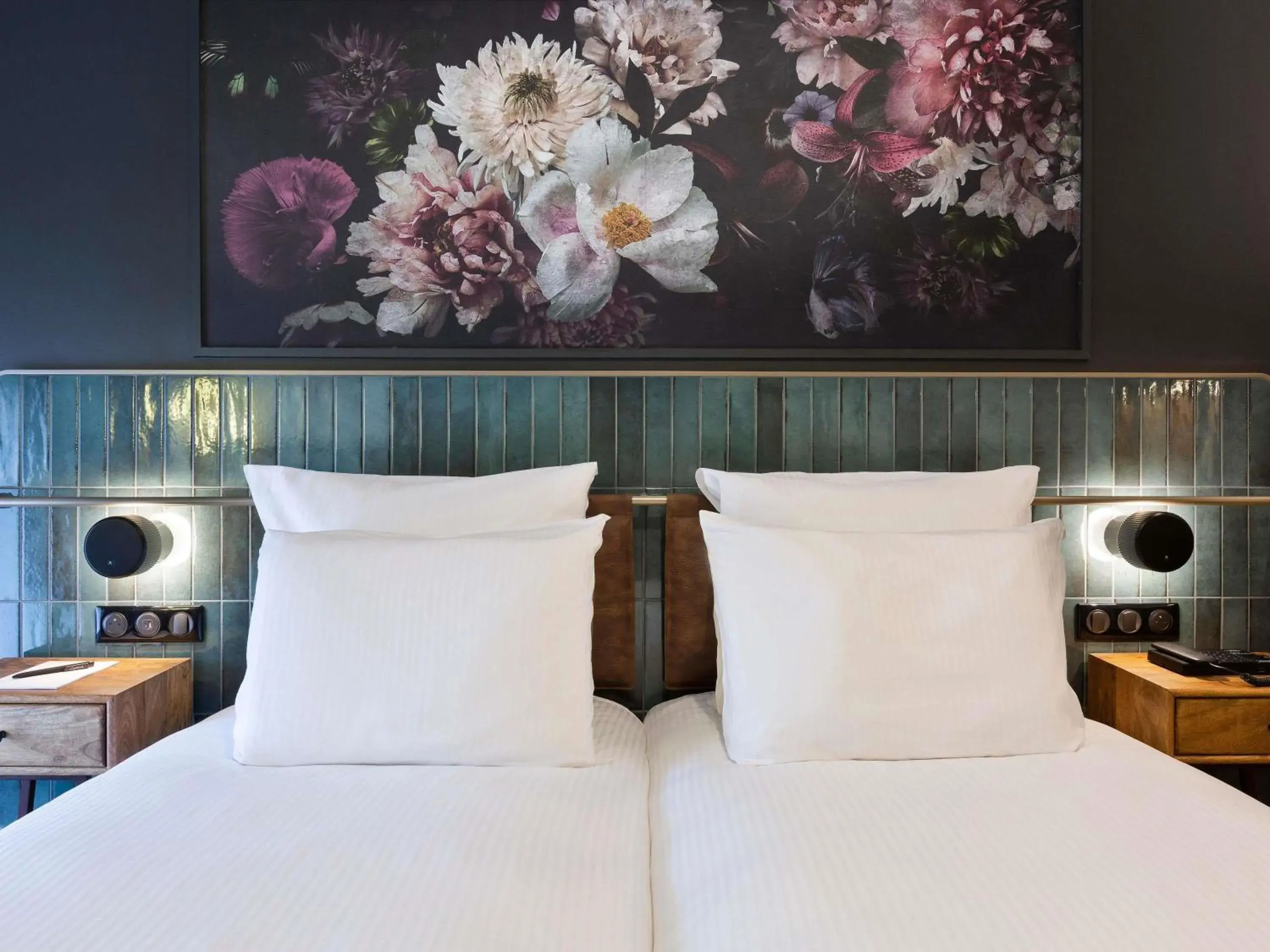 Classic Room With Two Single Beds in Hotel Les Capitouls Toulouse Centre - Handwritten Collection Classic Room With Two Single Beds in Hotel Les Capitouls Toulouse Centre - Handwritten Collection