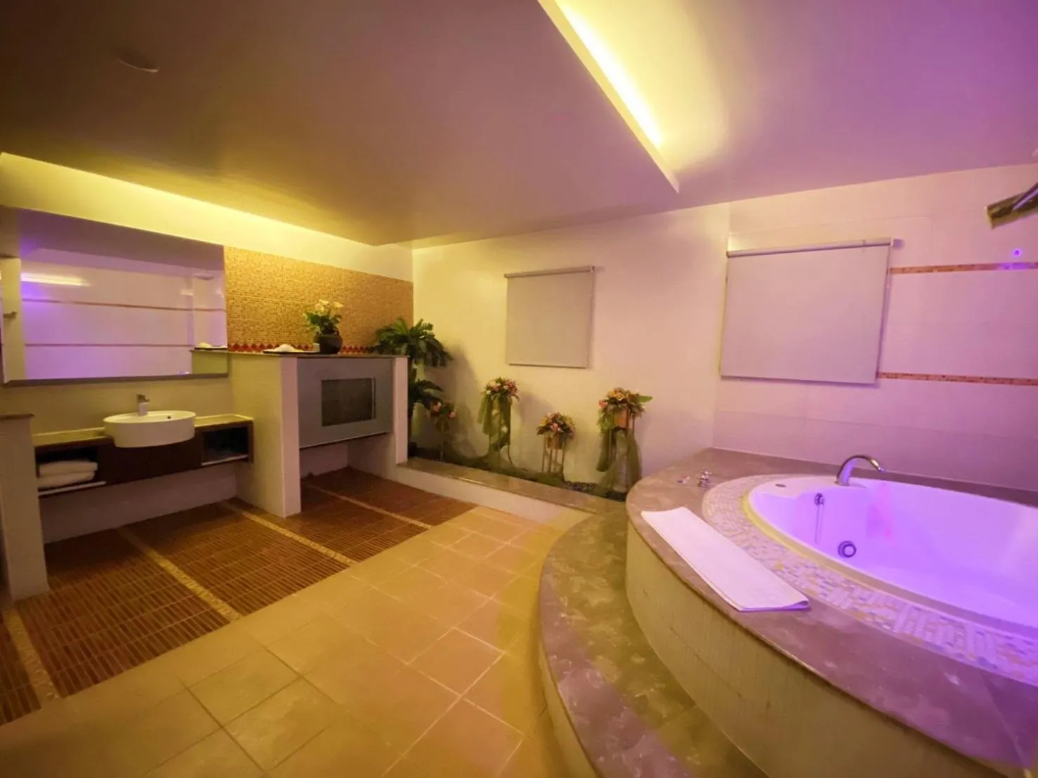 Hot Tub in Hua Xiang Motel