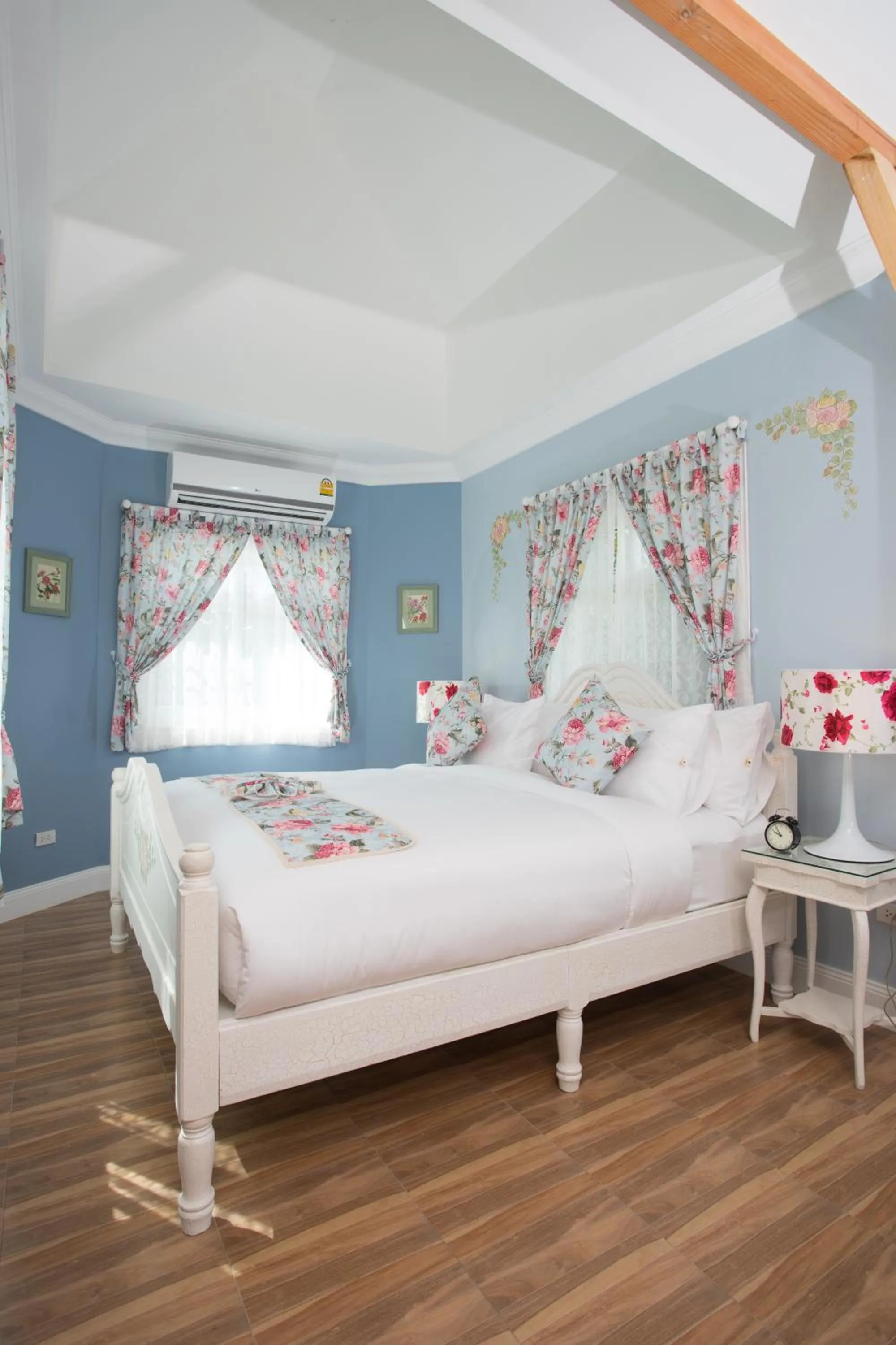 Bedroom, Bed in Hillsborough The English Country House Hotel & Leisure