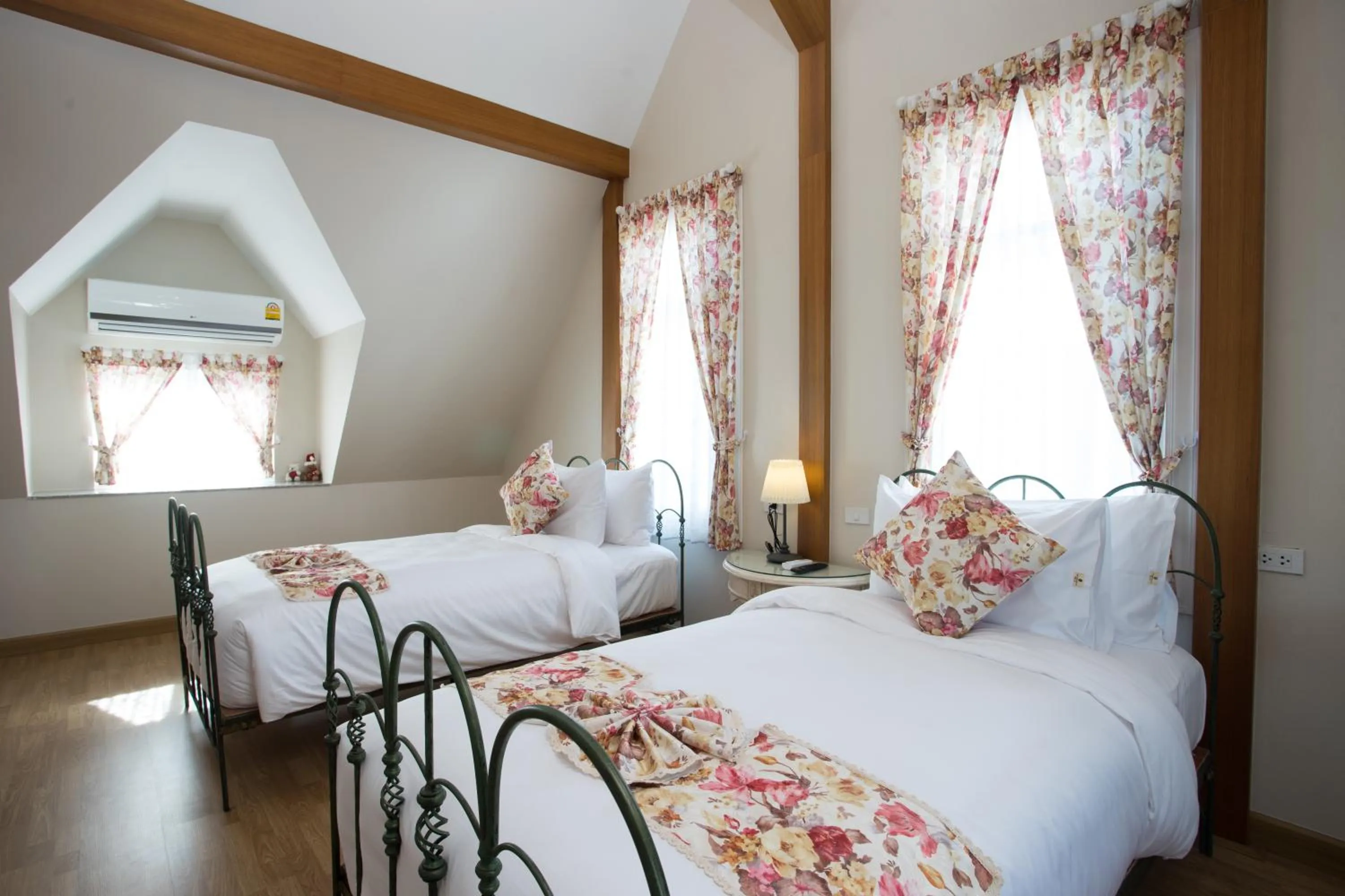 Bedroom, Bed in Hillsborough The English Country House Hotel & Leisure