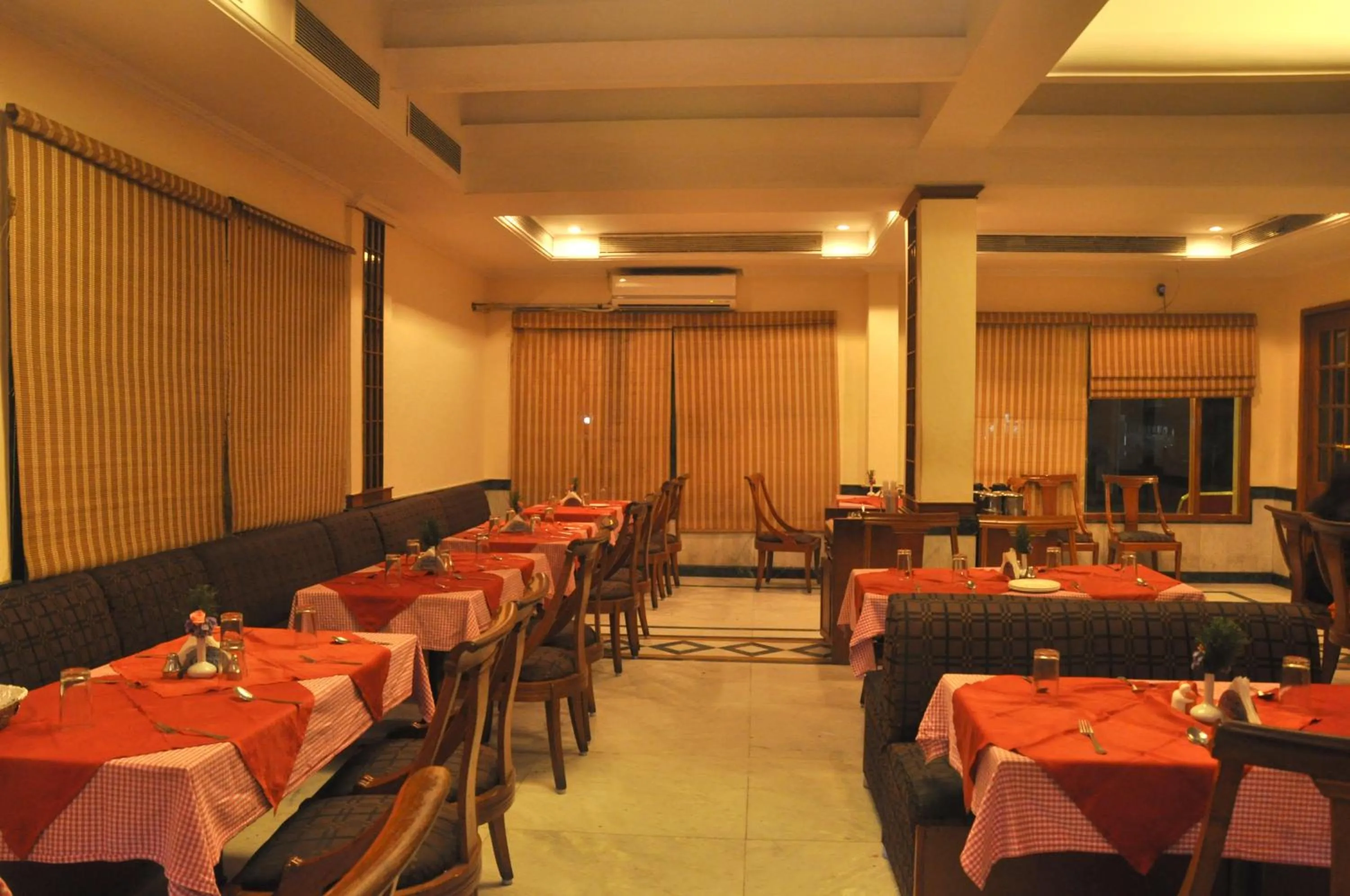 Restaurant/places to eat in Darling Residency