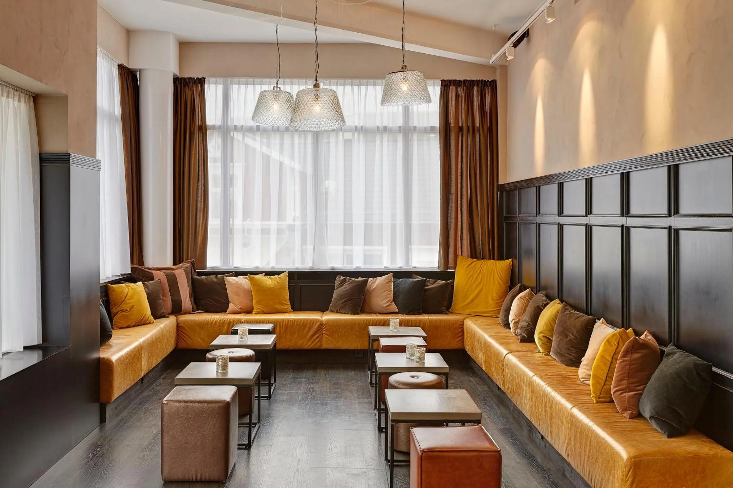 Lounge or bar in Hotel Kea by Keahotels