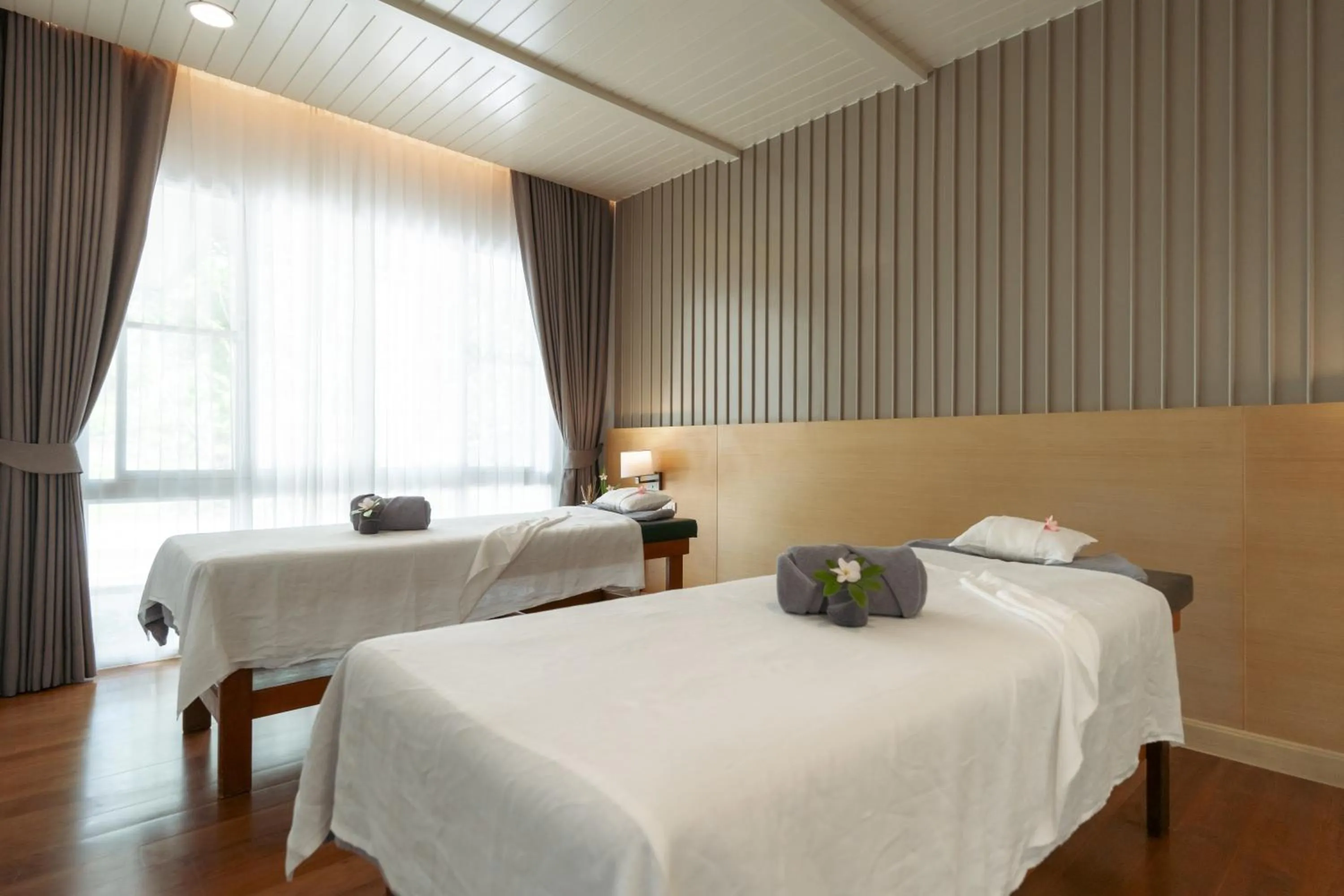 Massage, Bed in Na Sook Wellness Resort