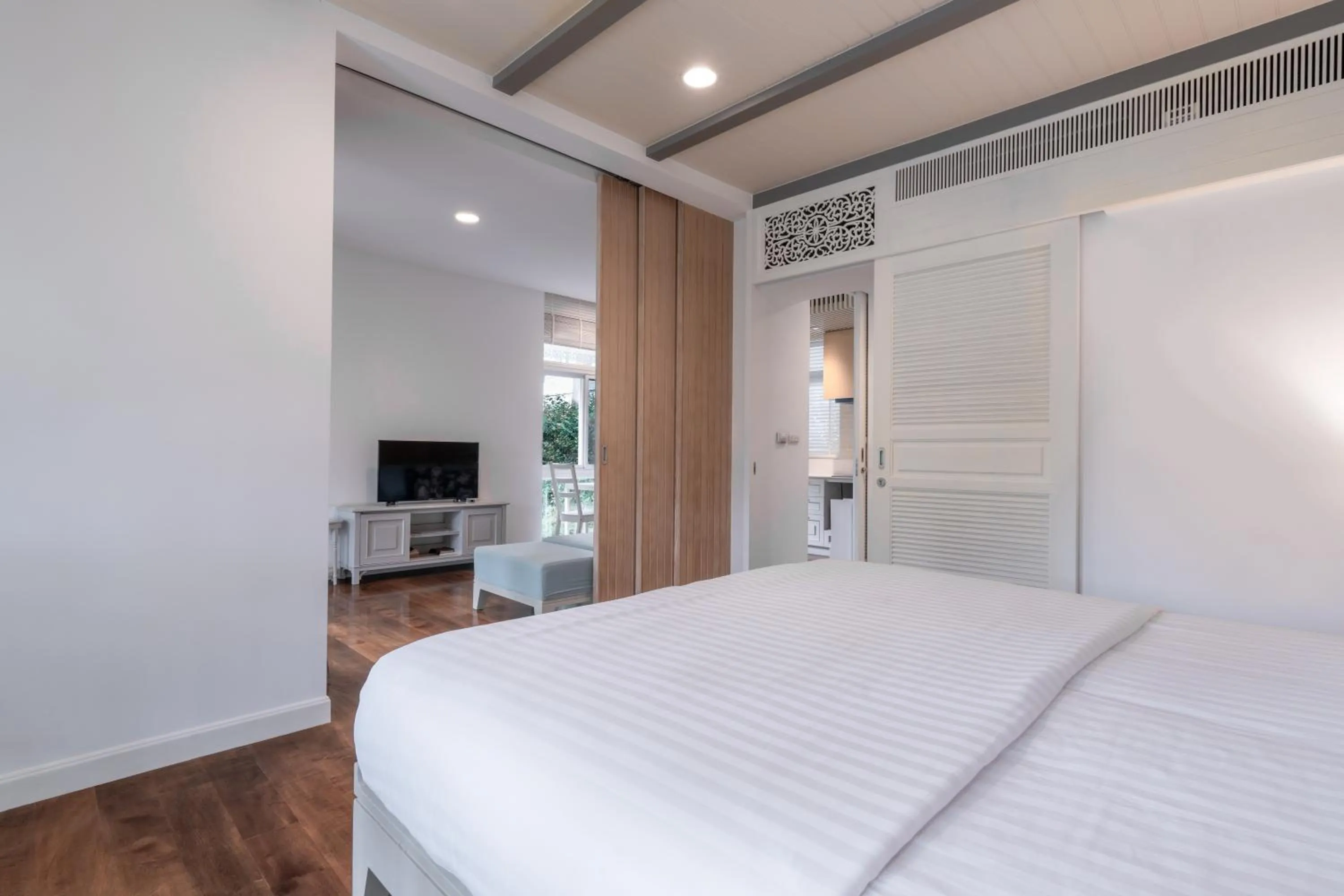 TV and multimedia, Bed in Na Sook Wellness Resort