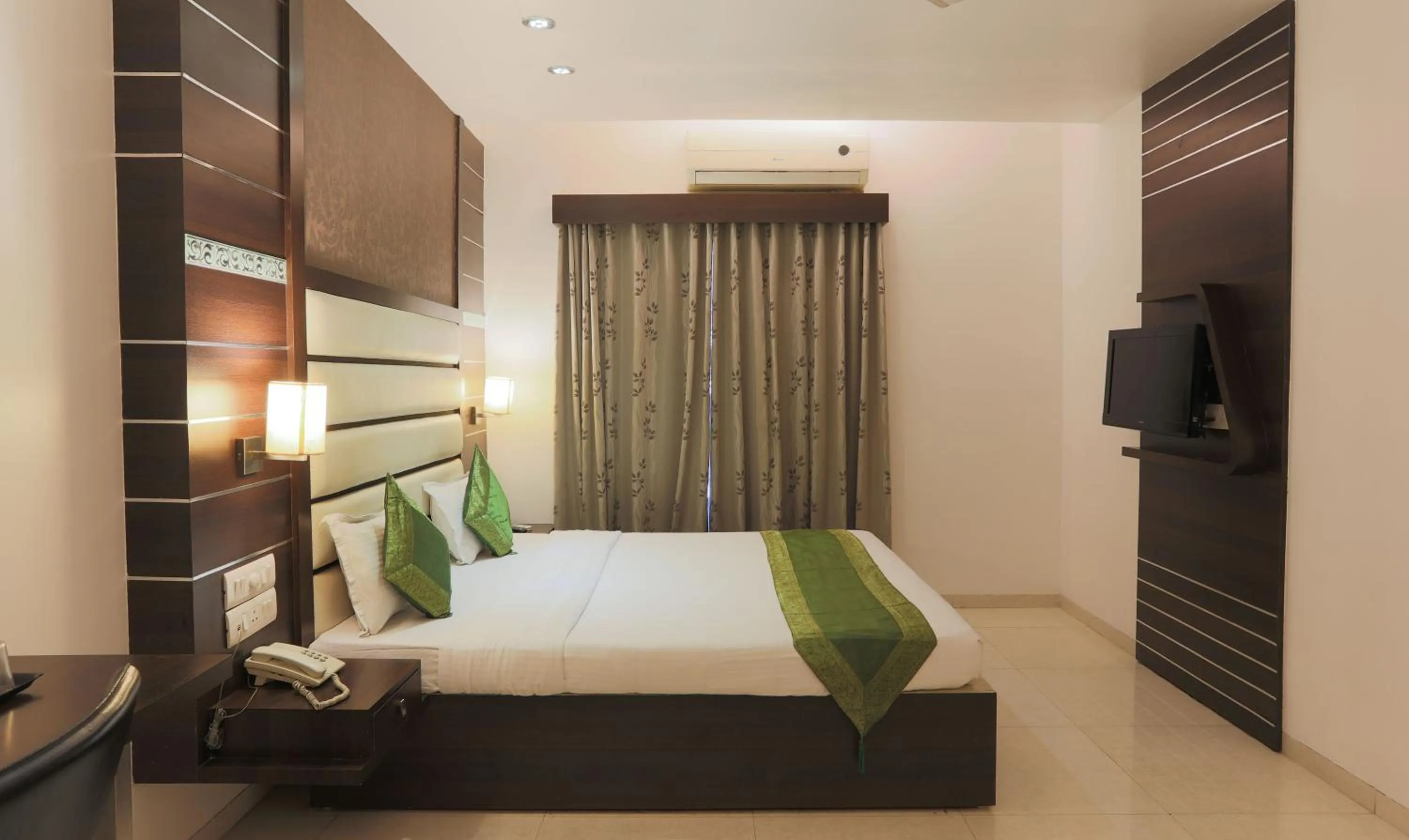 Photo of the whole room, Bed in Hotel Apple Inn Vapi