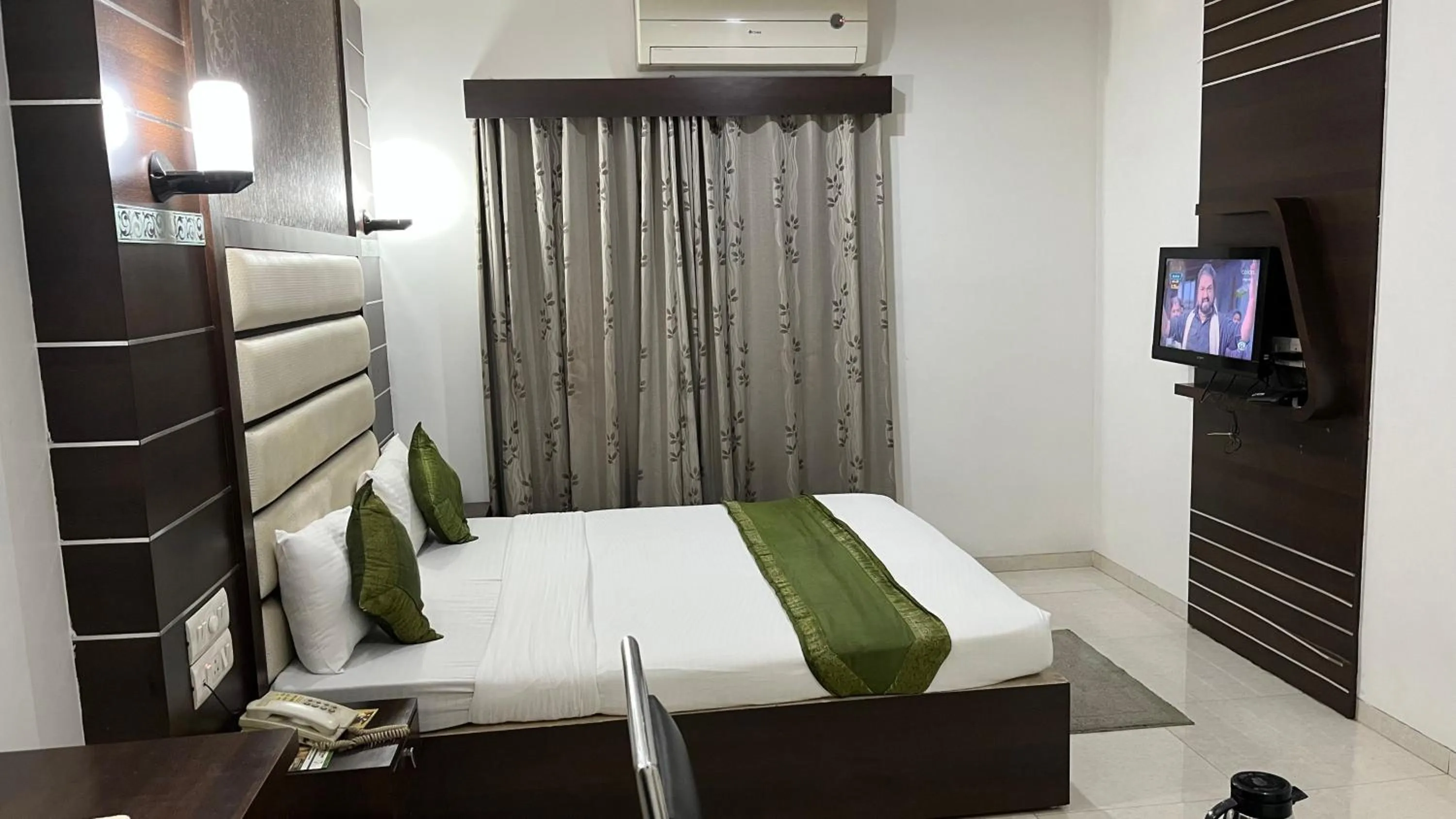 Bedroom, Bed in Hotel Apple Inn Vapi
