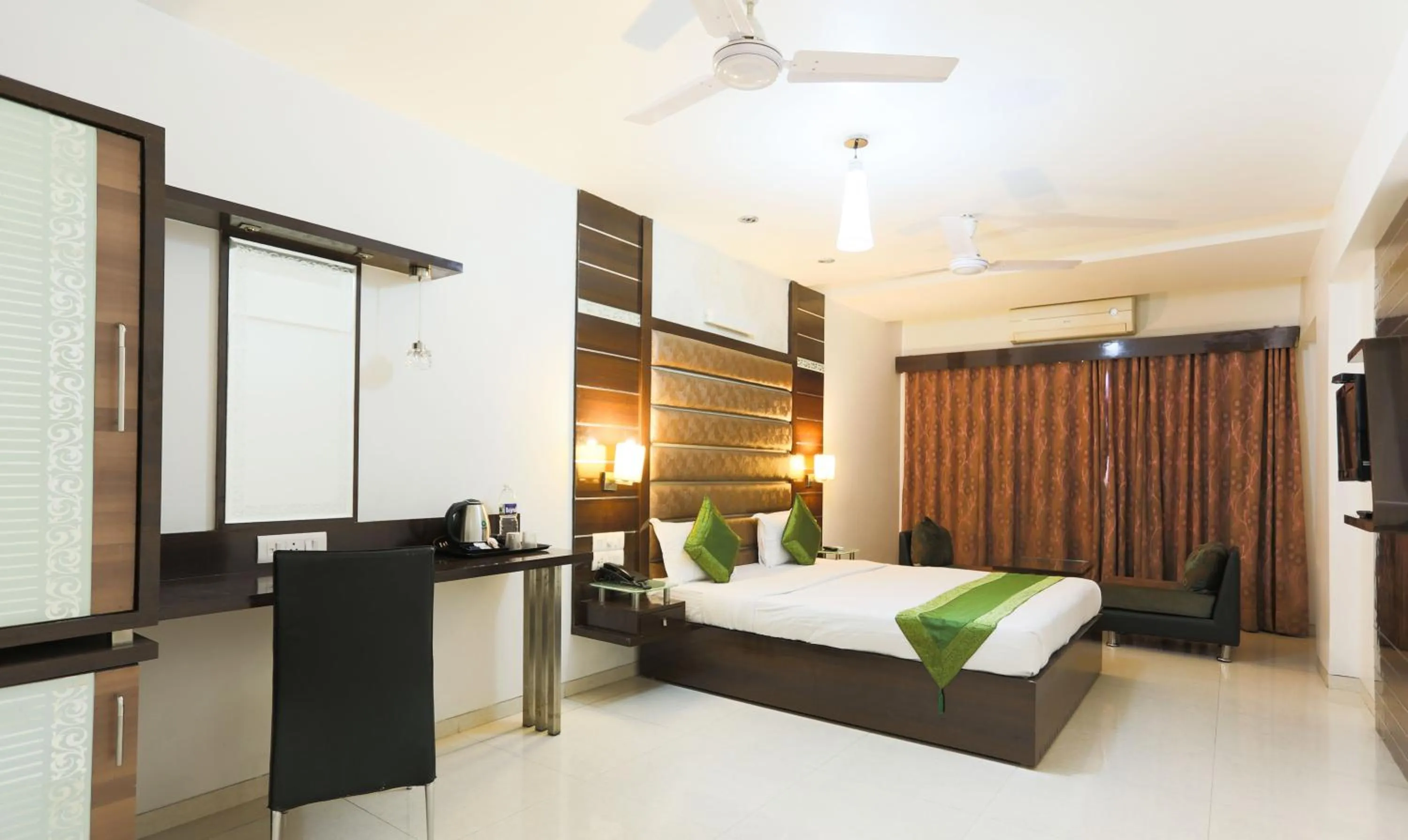 Photo of the whole room, Bed in Hotel Apple Inn Vapi