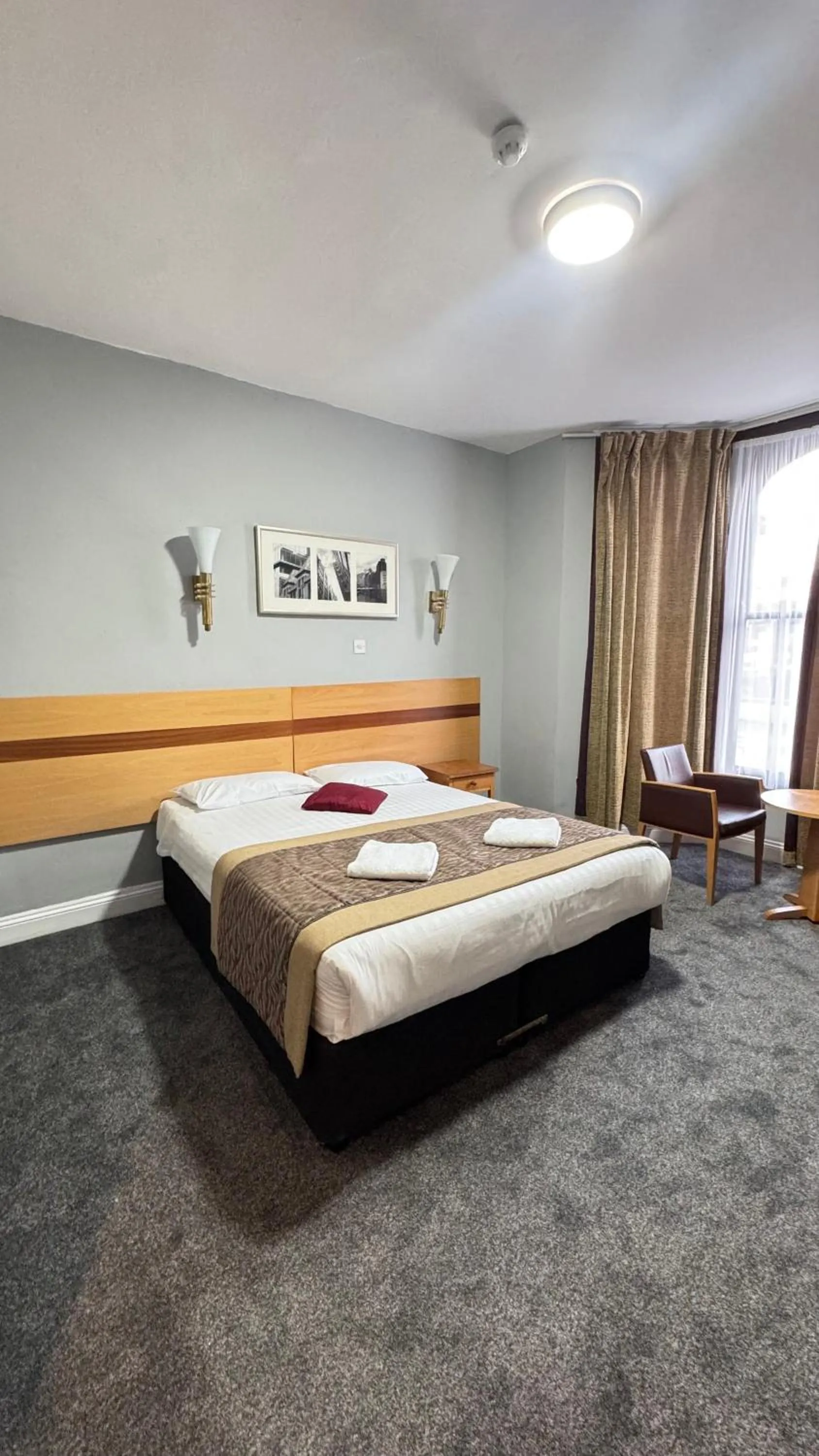 Photo of the whole room in Newham Hotel