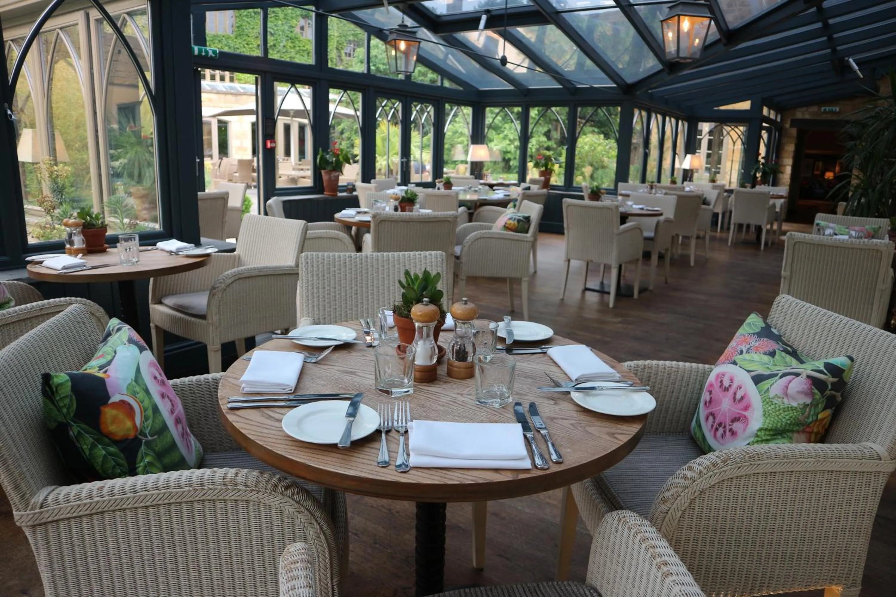 Restaurant/places to eat in The Manor House Hotel