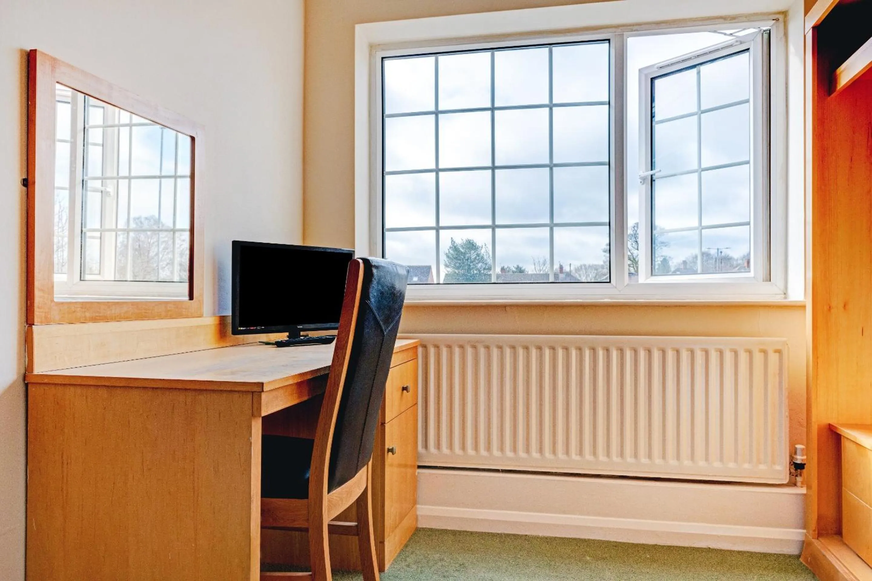 Bedroom in Shilton Inn By OYO Leicester