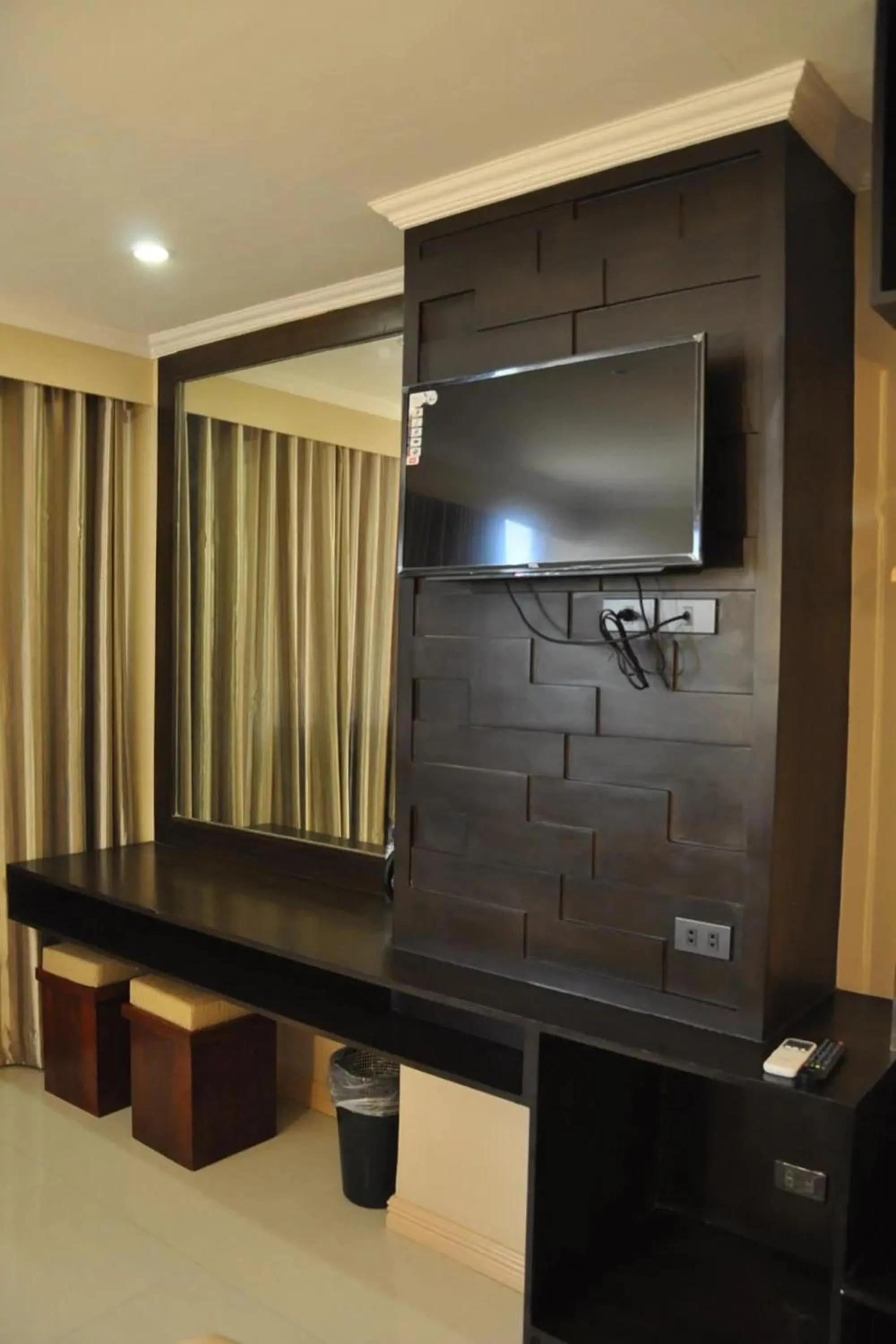 TV and multimedia in Hotel Lapira