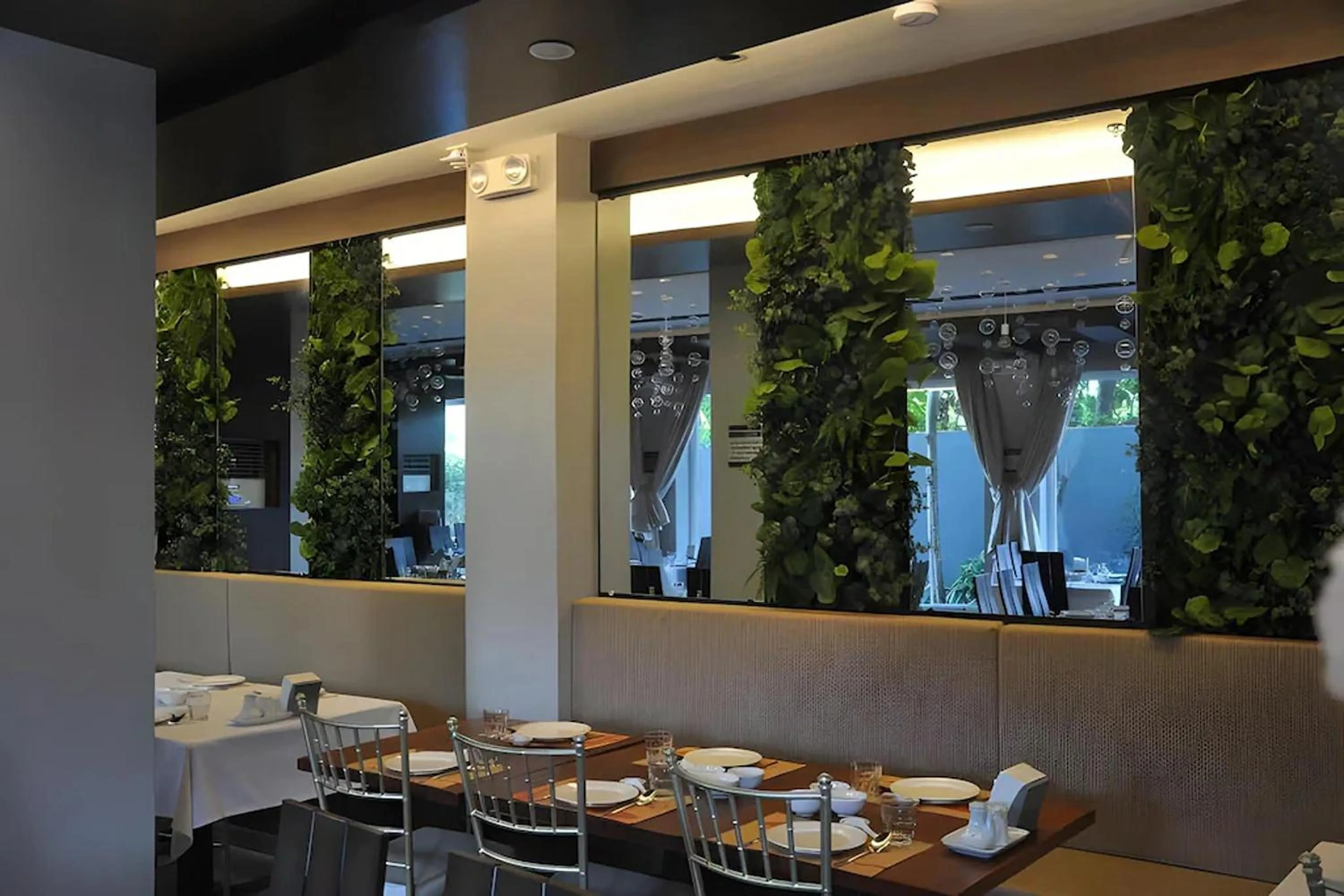 Restaurant/places to eat in Hotel Lapira