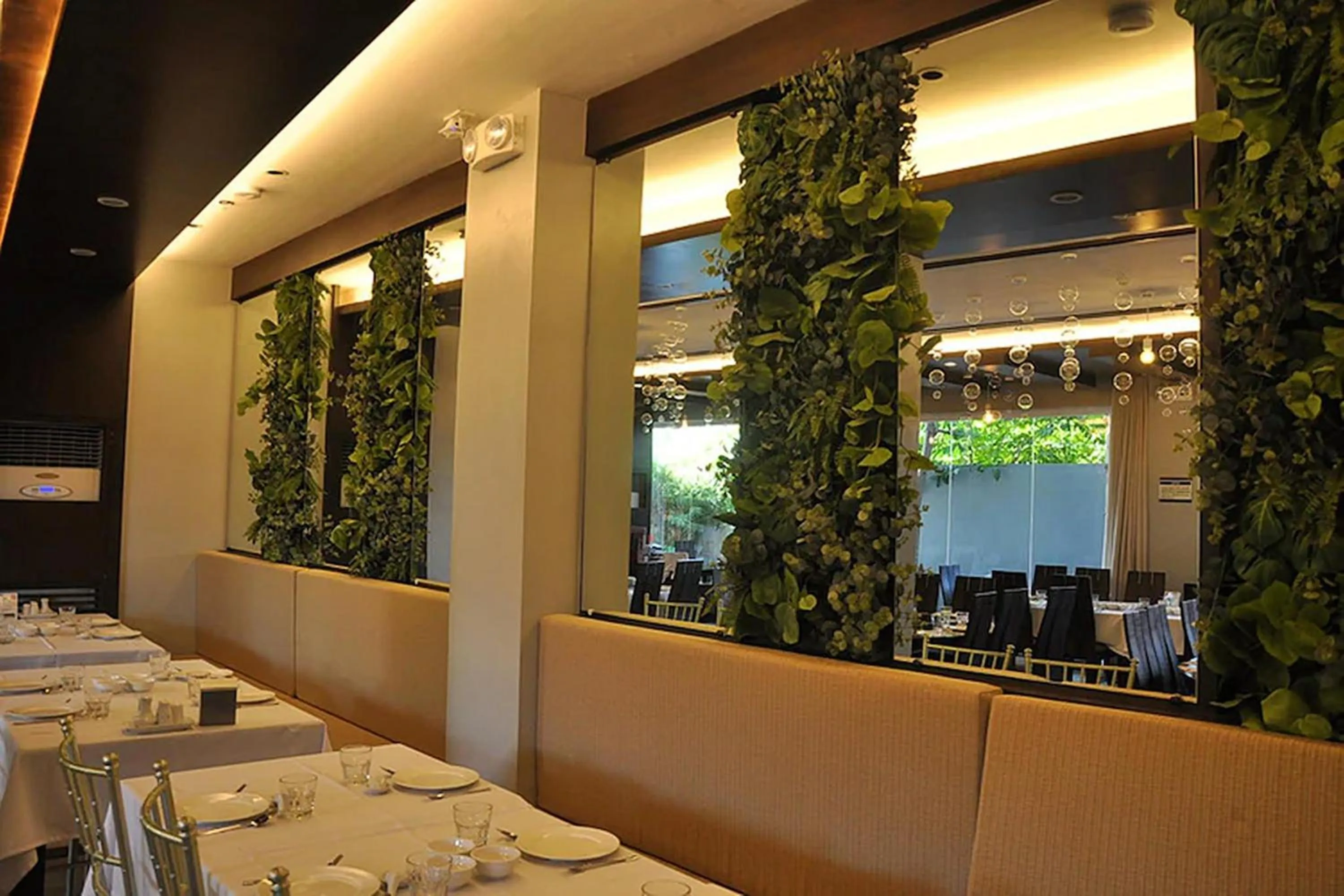 Restaurant/places to eat in Hotel Lapira