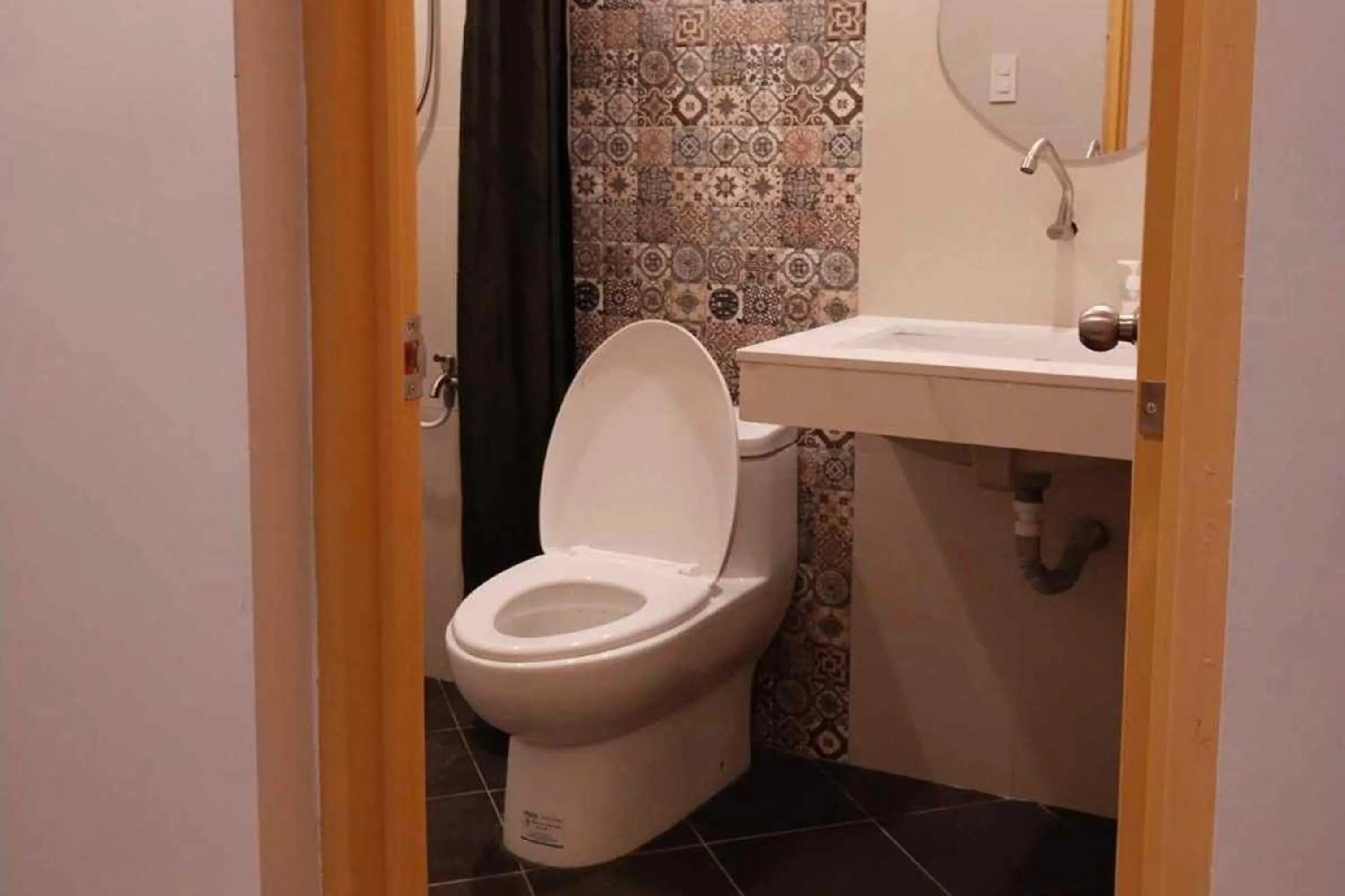 Toilet in Hotel Lapira