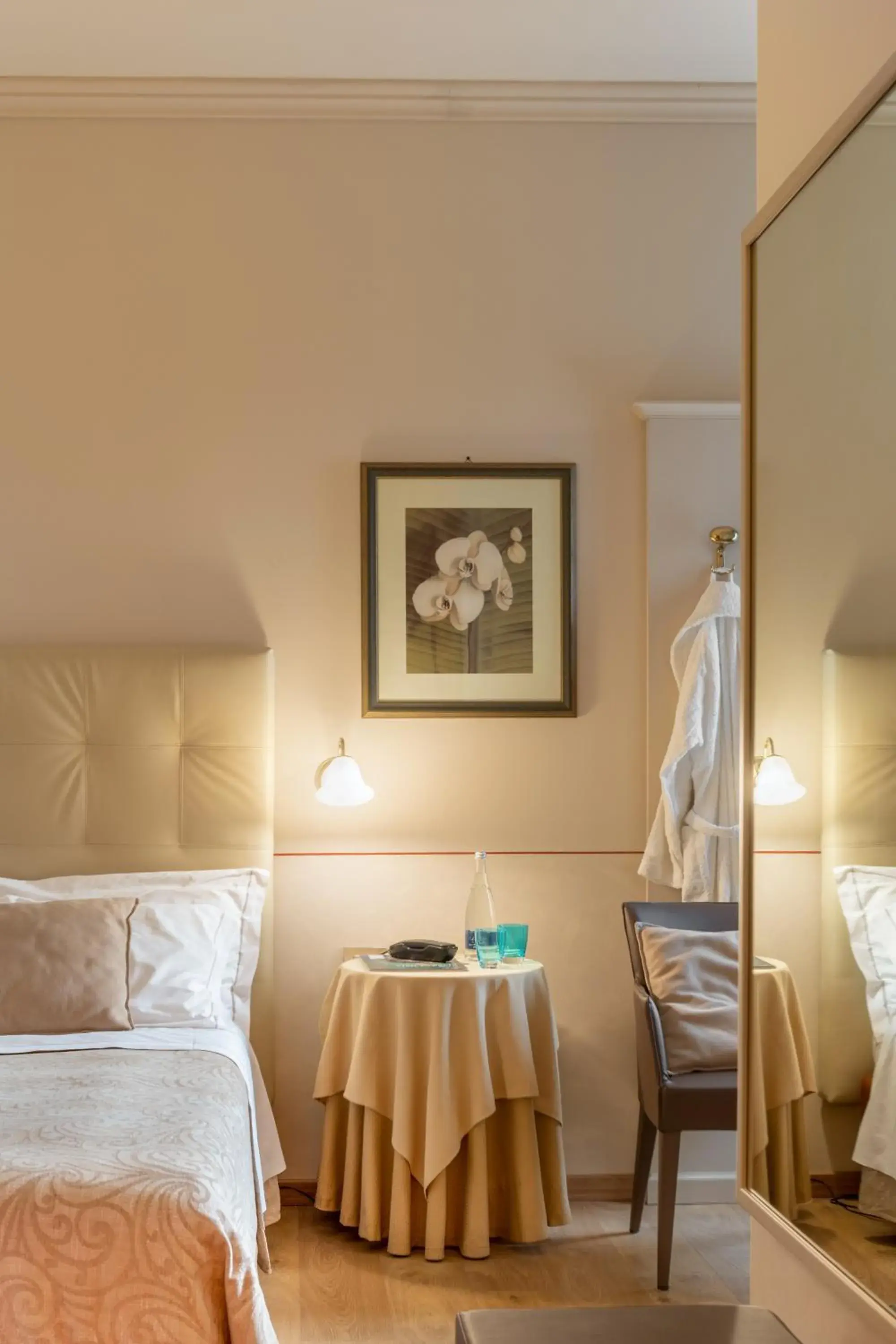 Economy Double Room in Hotel Ambasciatori Economy Double Room in Hotel Ambasciatori