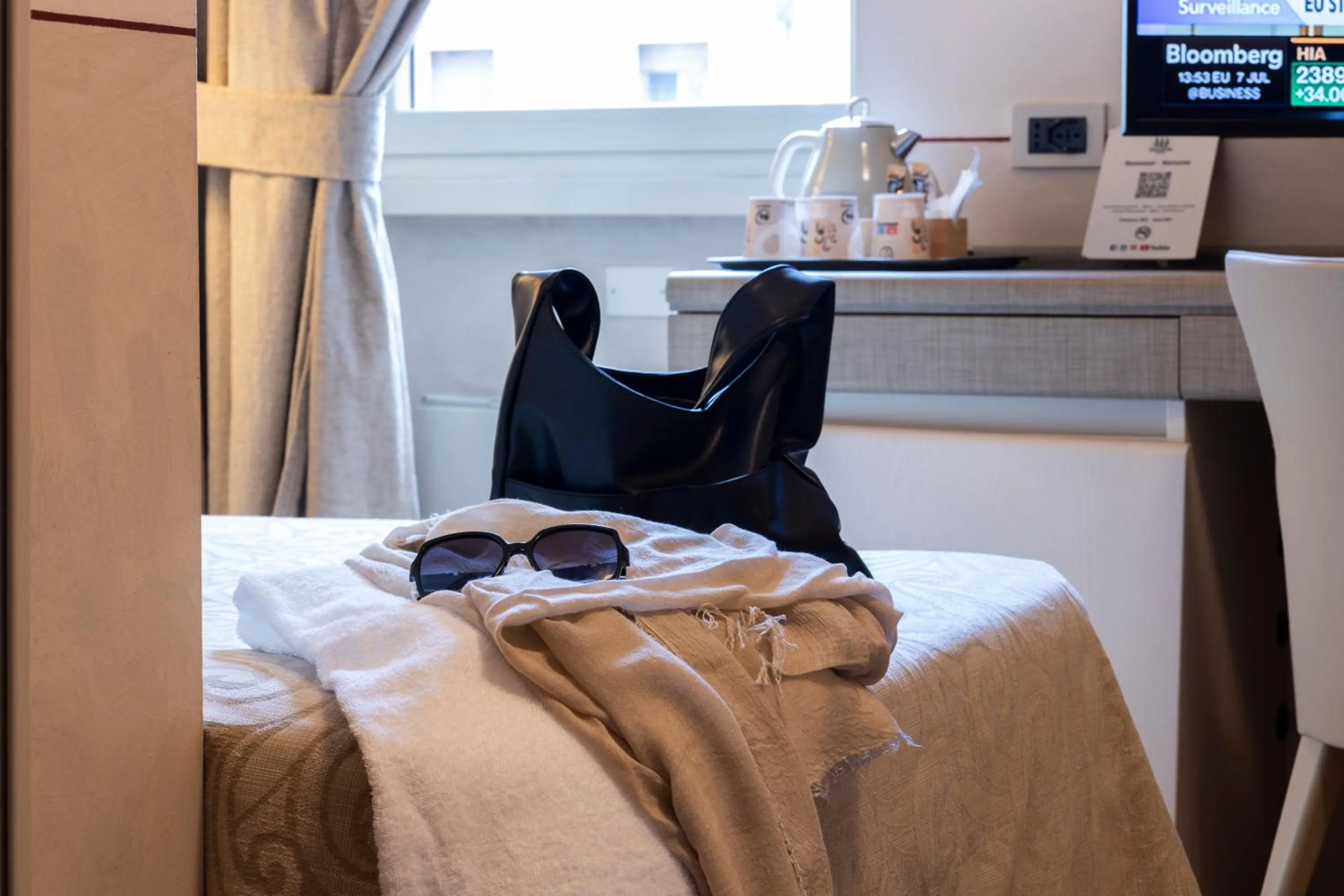 Bedroom, Bed in Hotel Ambasciatori