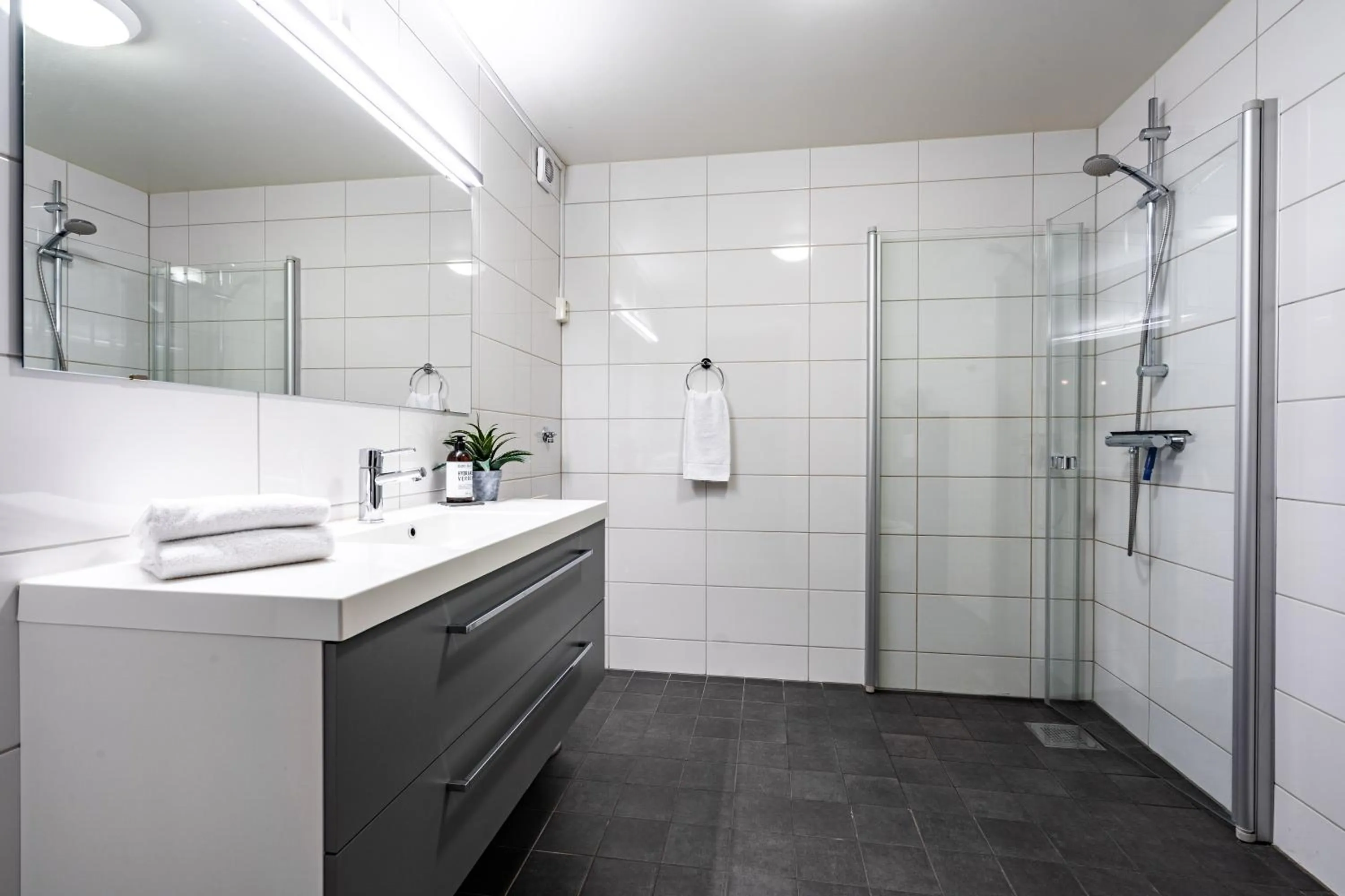 Bathroom in Lofoten Apartments