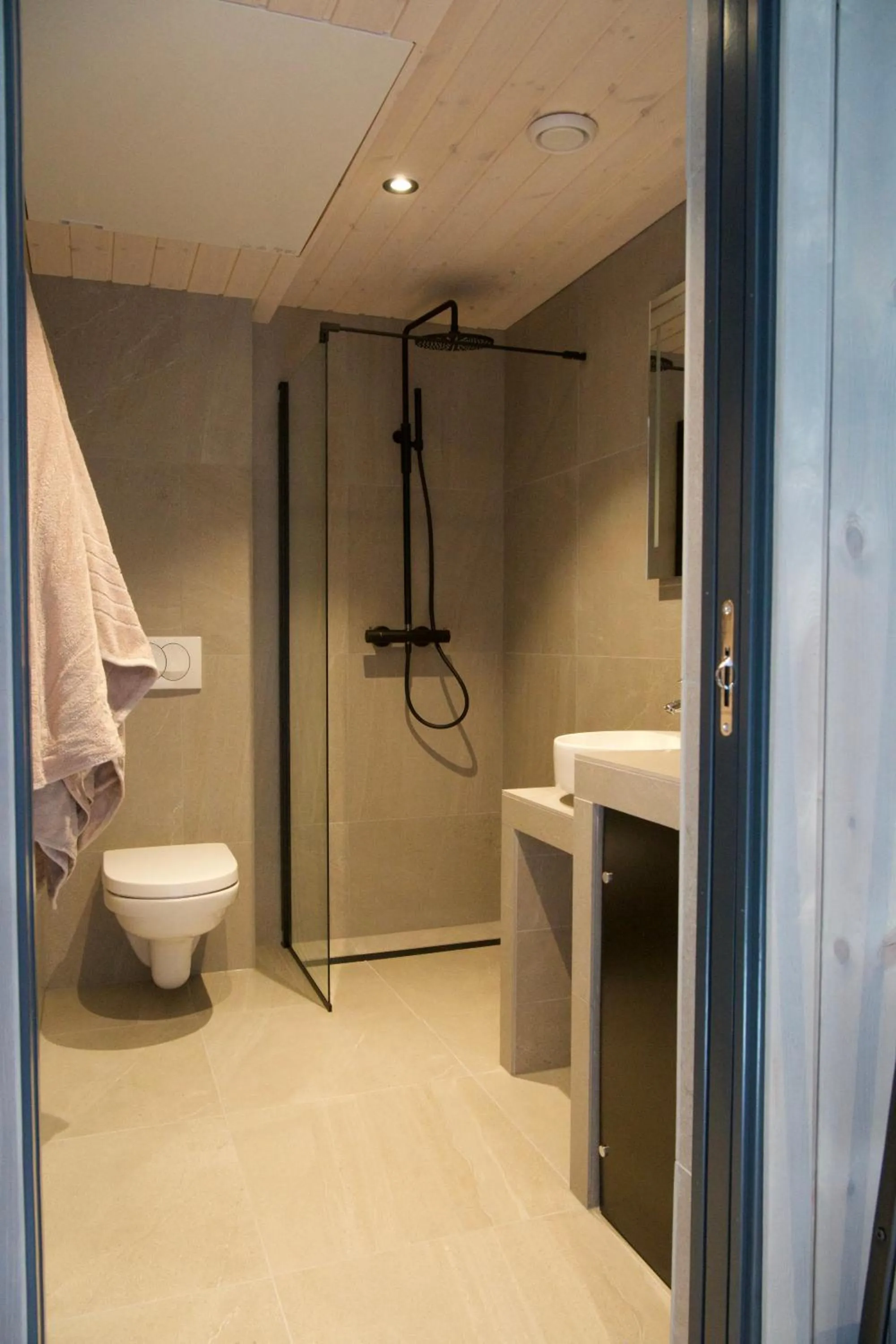 Bathroom in Lofoten Apartments