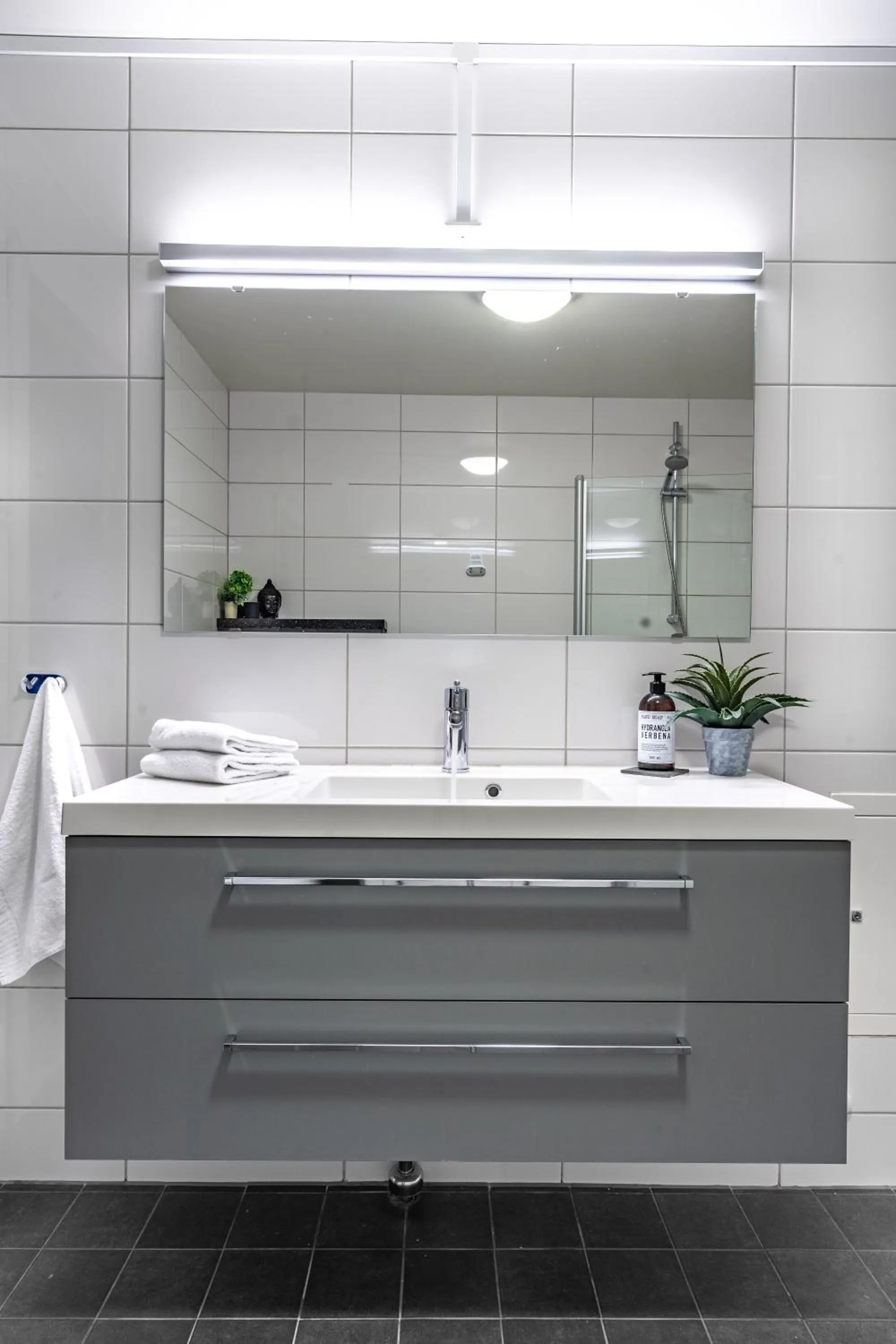 Bathroom in Lofoten Apartments