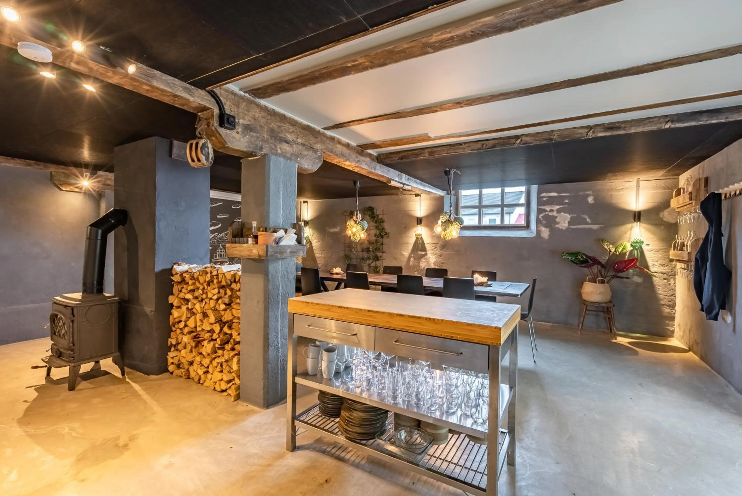 Restaurant/places to eat in Lofoten Apartments
