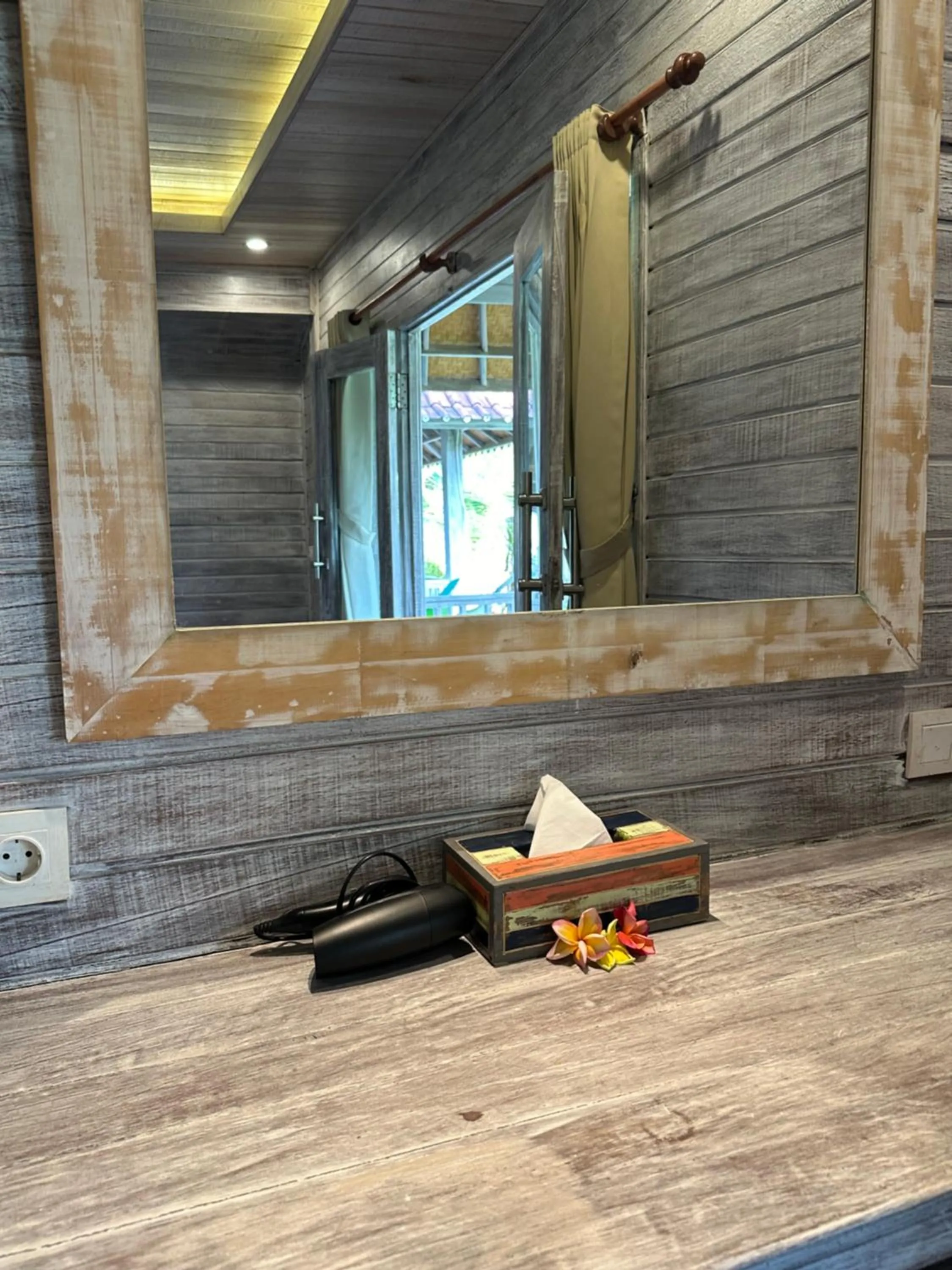 heating in The Niti Hut's Lembongan