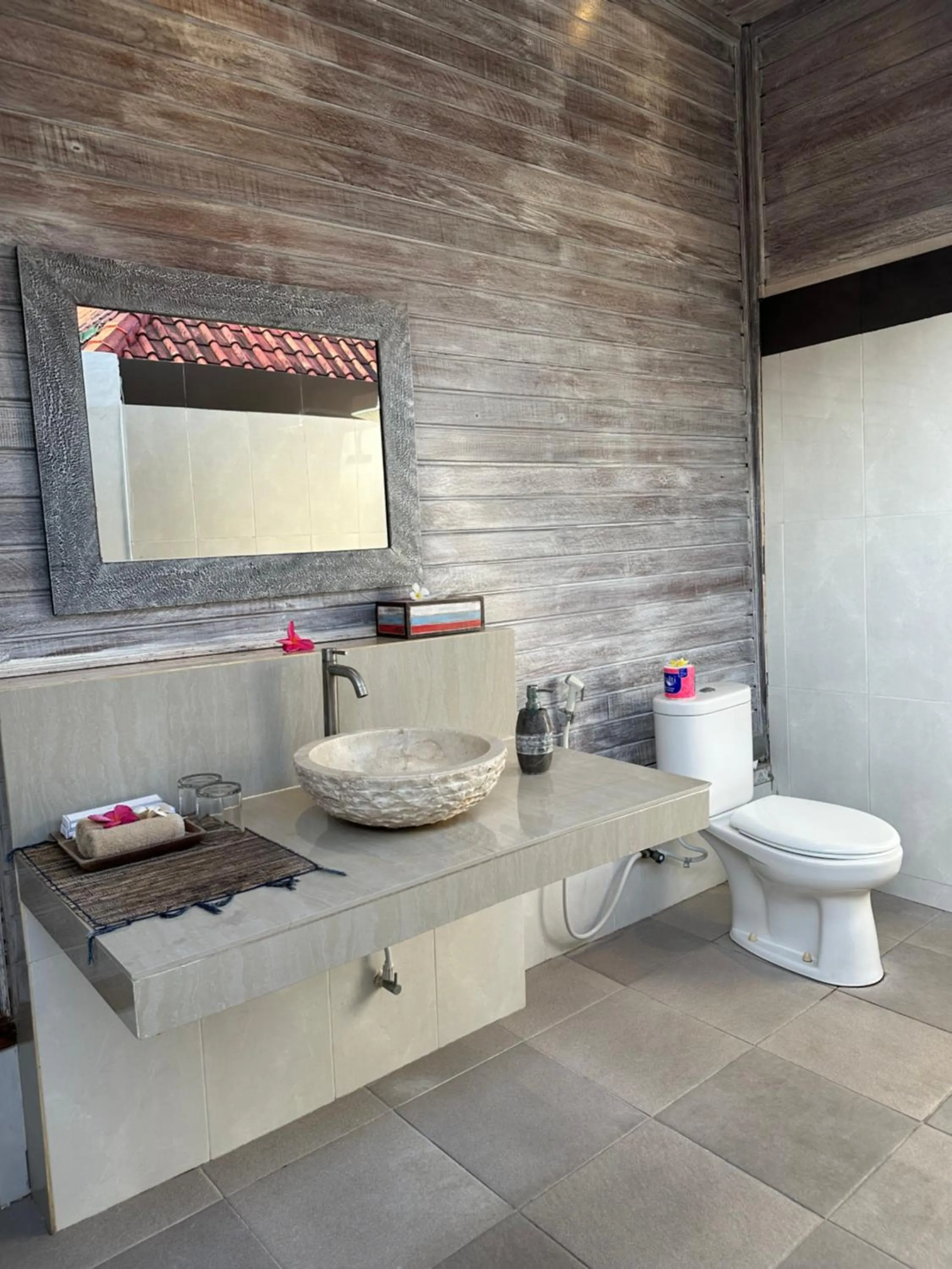 Toilet in The Niti Hut's Lembongan