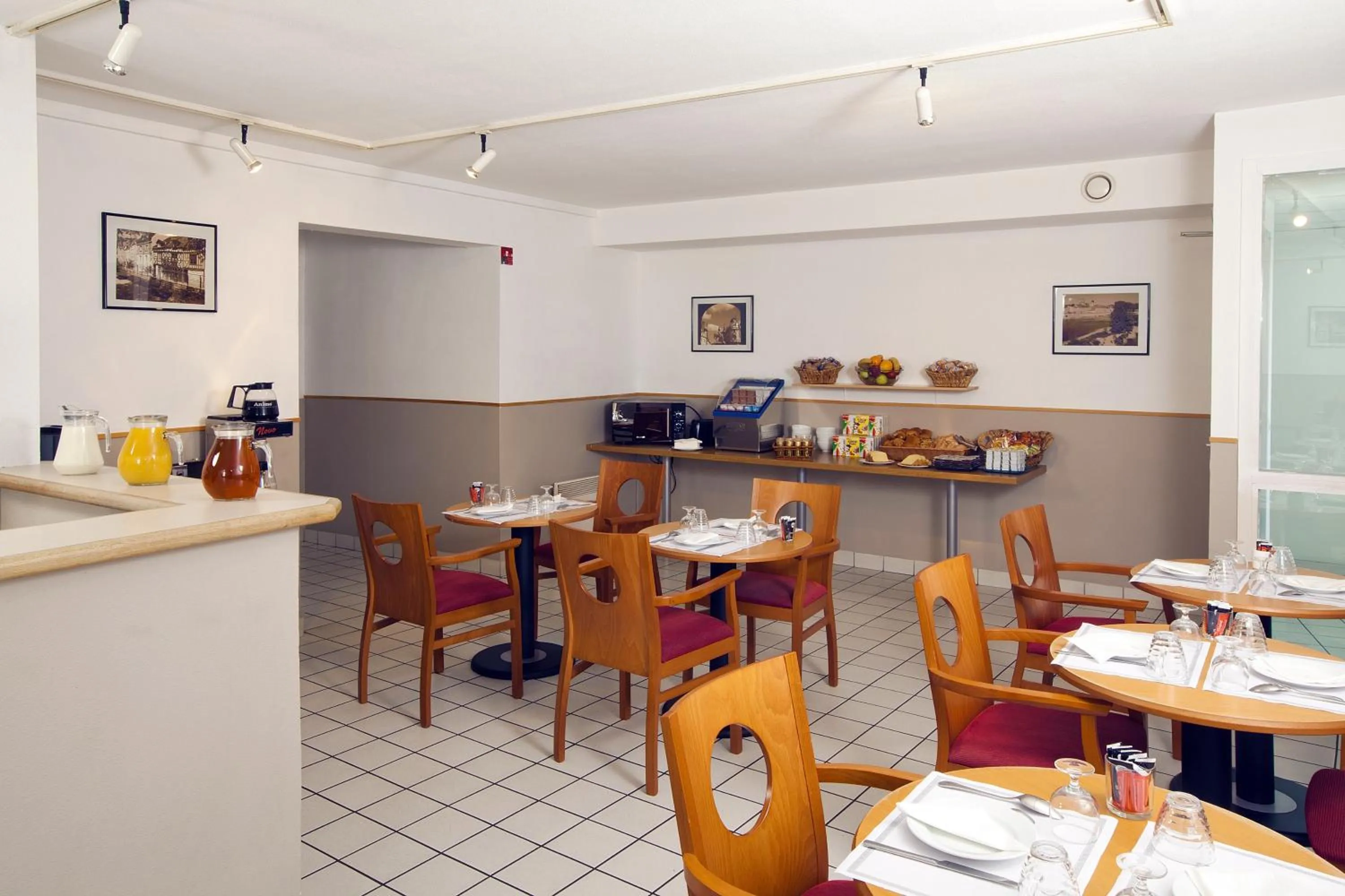 Food and drinks in Séjours & Affaires Orléans Jeanne D'Arc