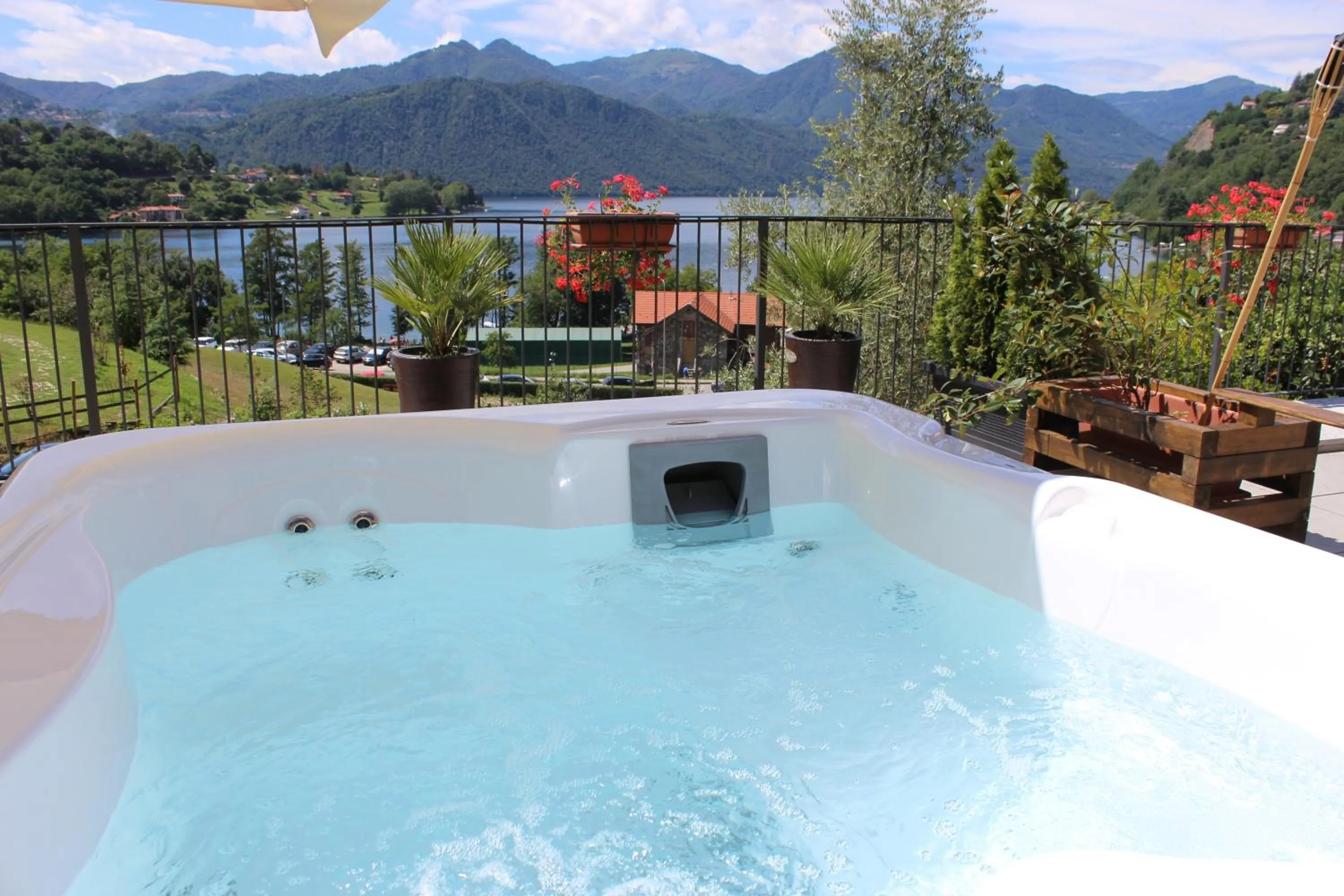 Hot Tub in Hotel Bocciolo