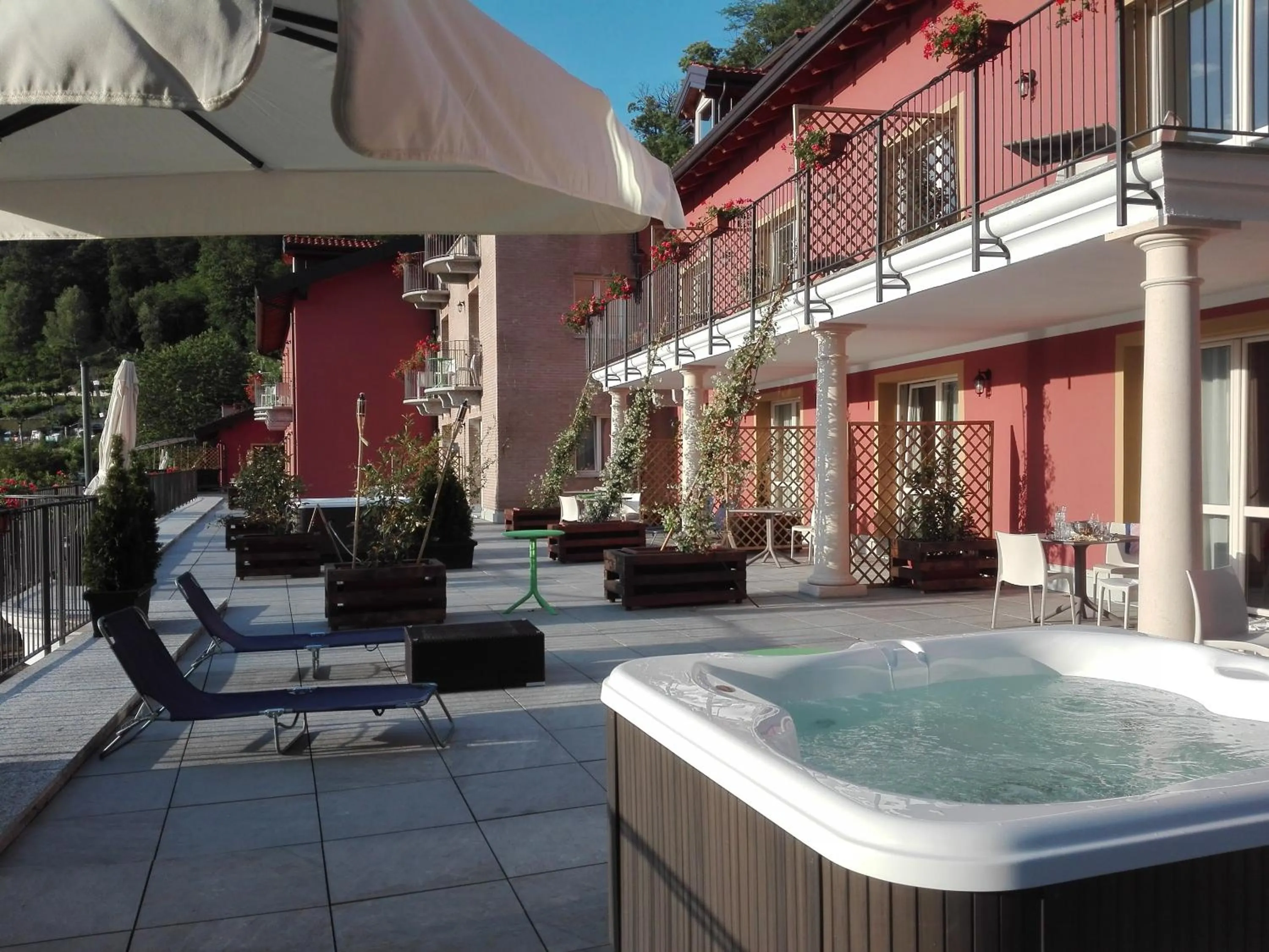 Pool view in Hotel Bocciolo