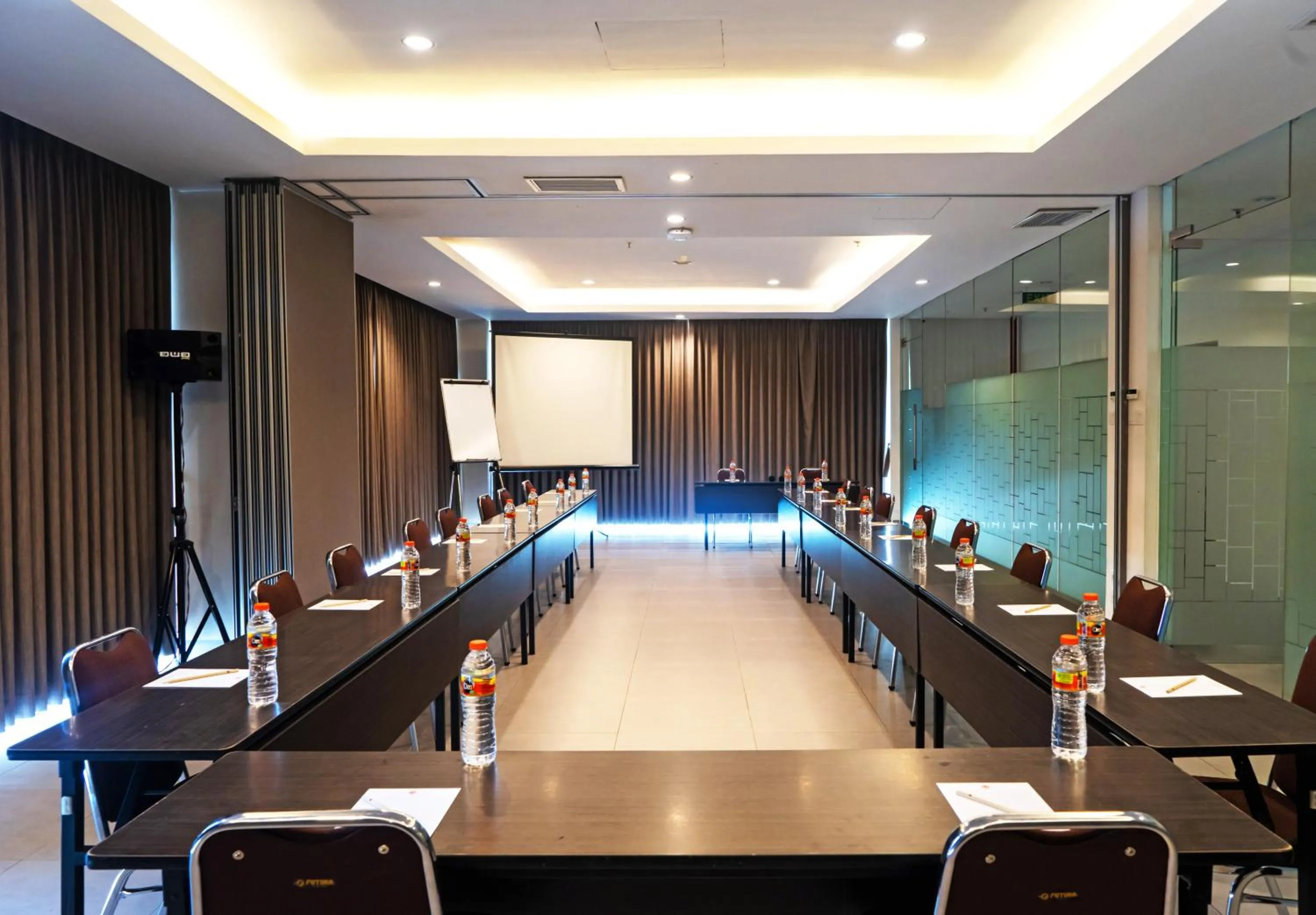 Business facilities in Amaris Hotel Serang