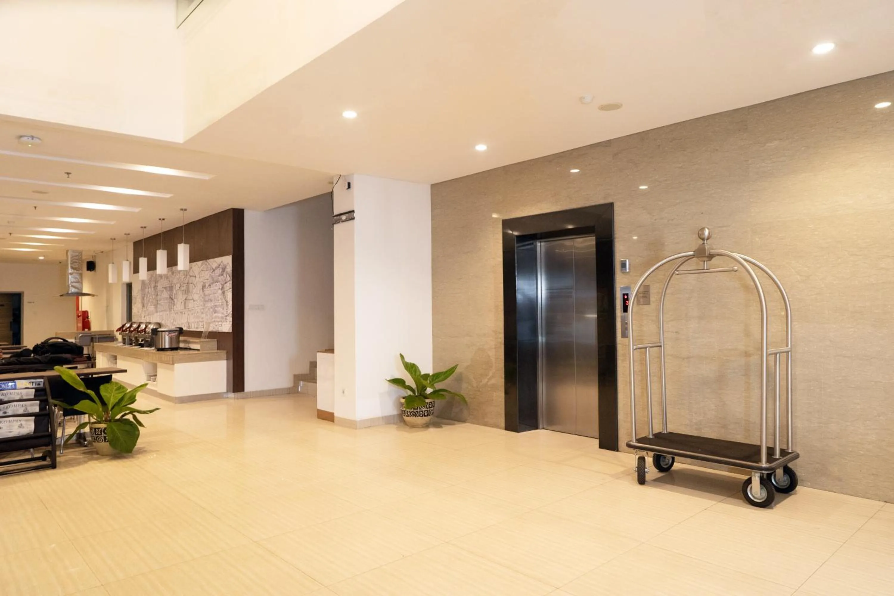 Restaurant/places to eat in Amaris Hotel Serang